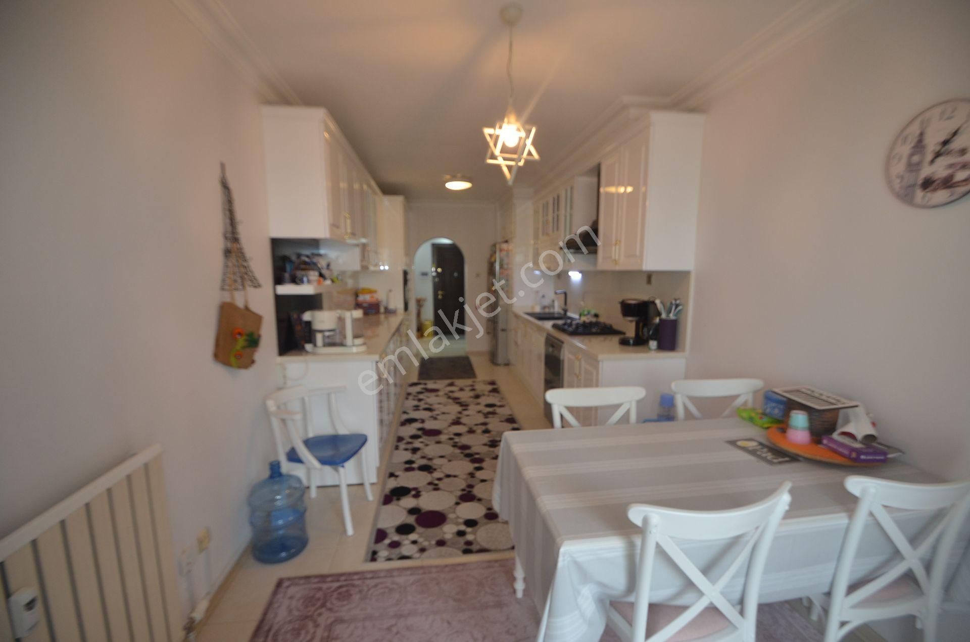 Flamingo'da Tadilatlı, Kilerli, Çift Banyolu Geniş 3+1 Daire - Görsel 13