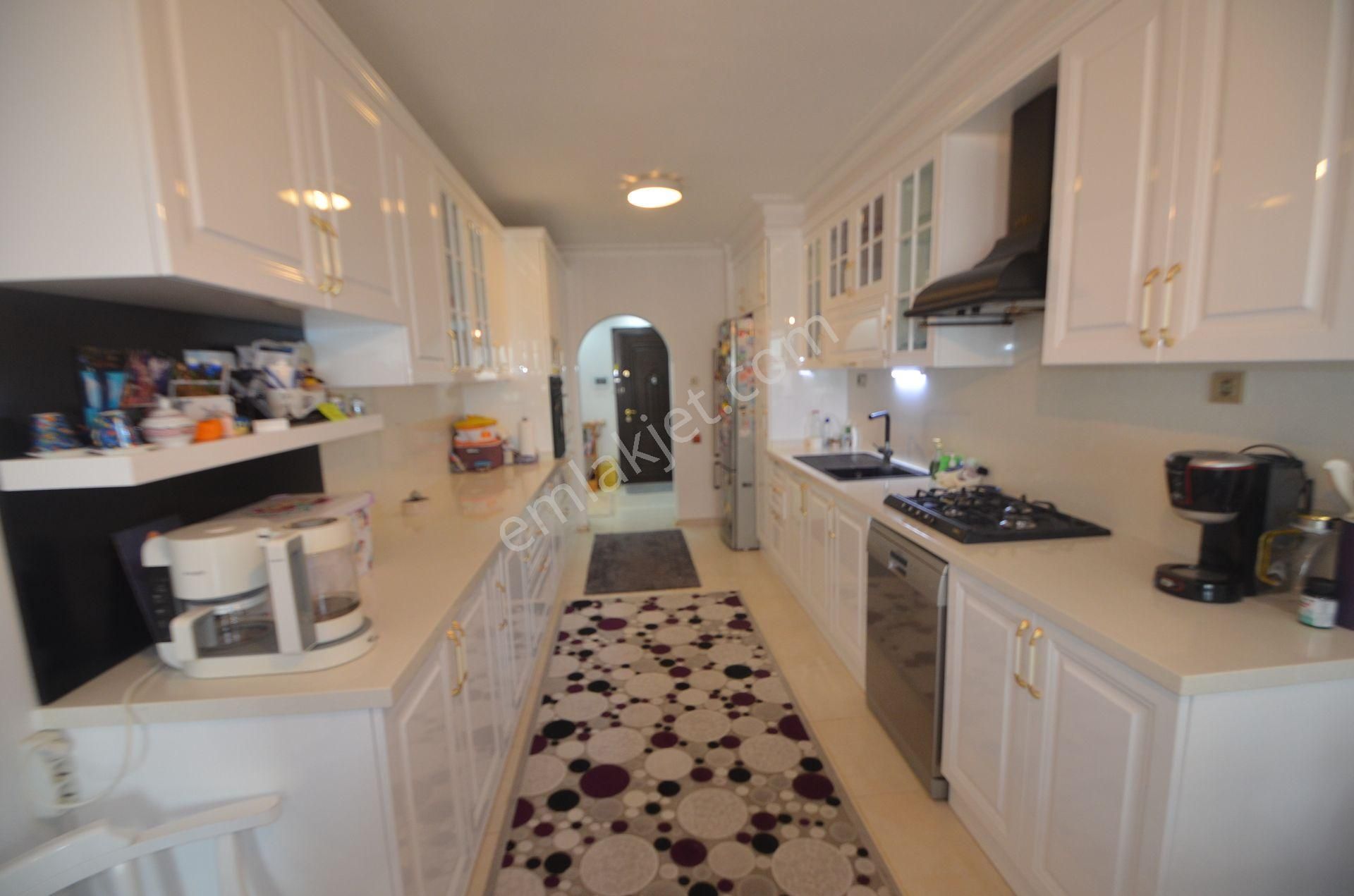 Flamingo'da Tadilatlı, Kilerli, Çift Banyolu Geniş 3+1 Daire - Görsel 14