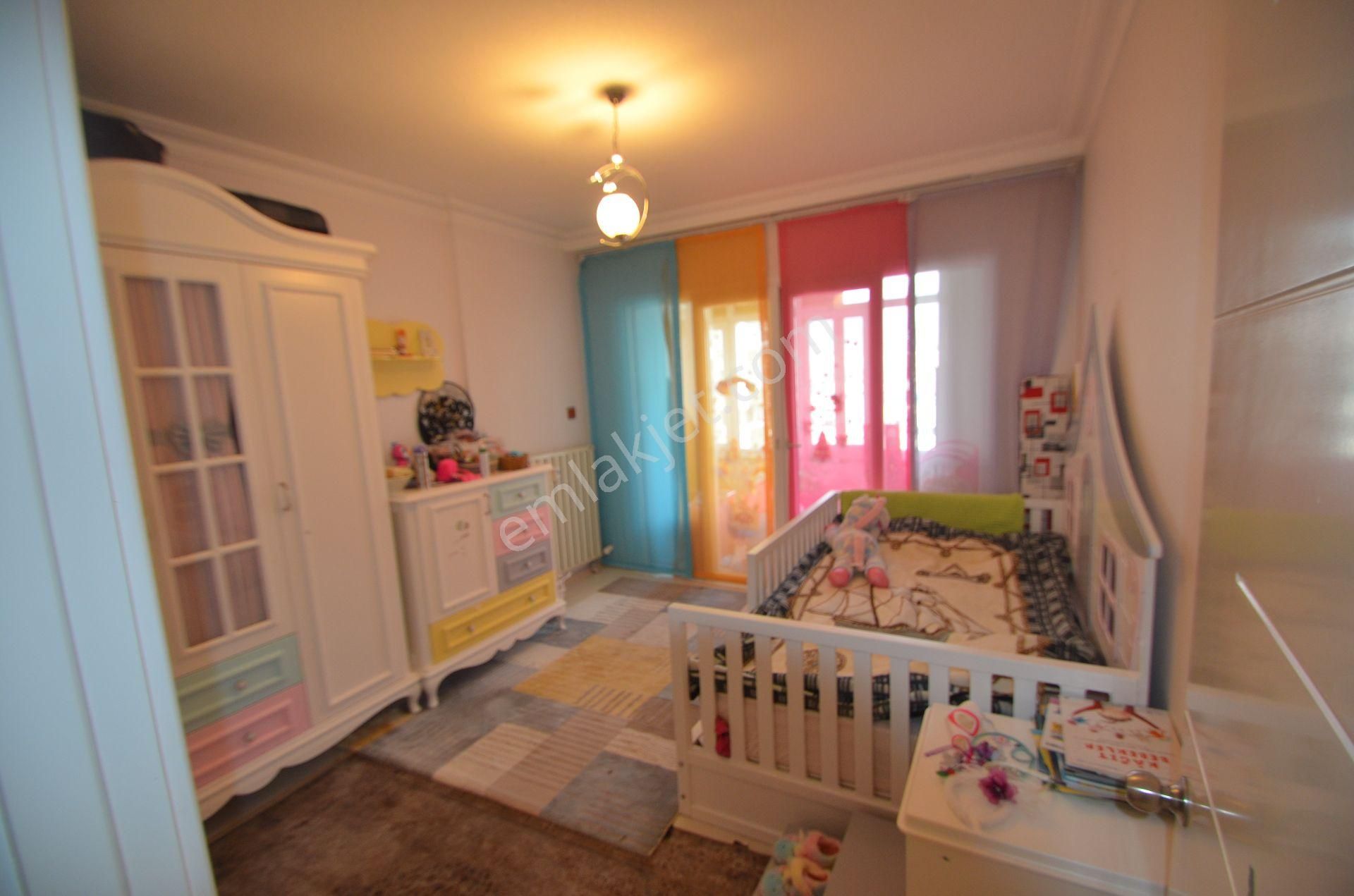 Flamingo'da Tadilatlı, Kilerli, Çift Banyolu Geniş 3+1 Daire - Görsel 16