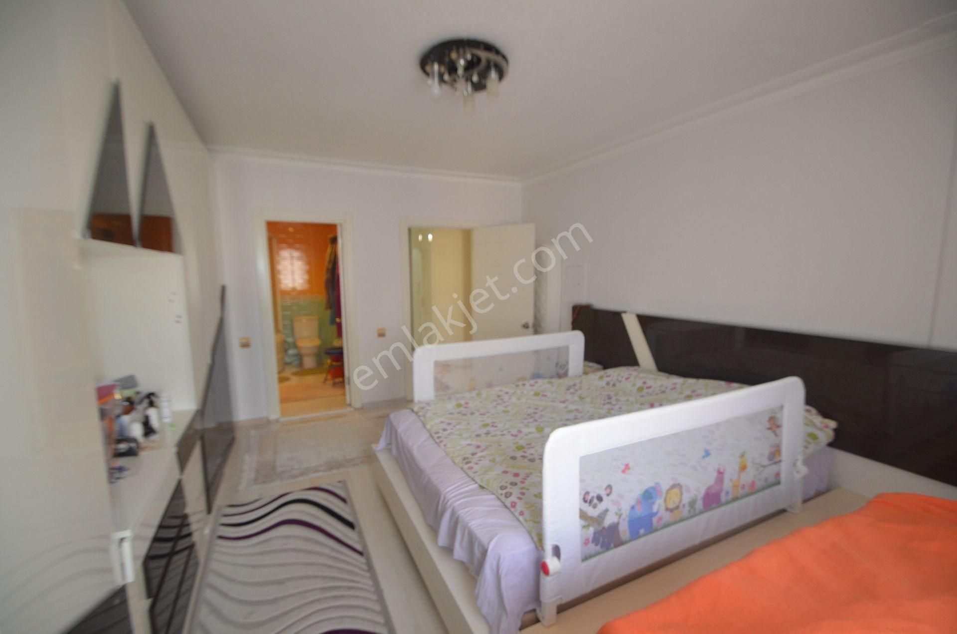 Flamingo'da Tadilatlı, Kilerli, Çift Banyolu Geniş 3+1 Daire - Görsel 26