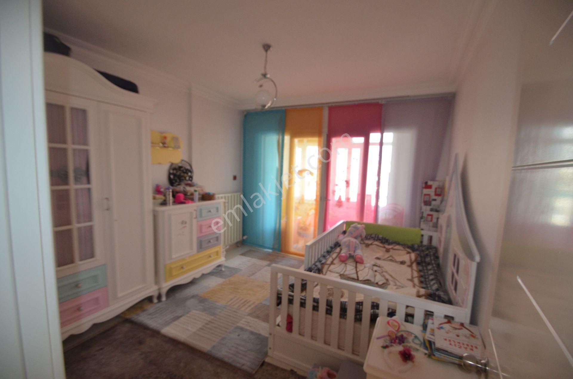 Flamingo'da Tadilatlı, Kilerli, Çift Banyolu Geniş 3+1 Daire - Görsel 15