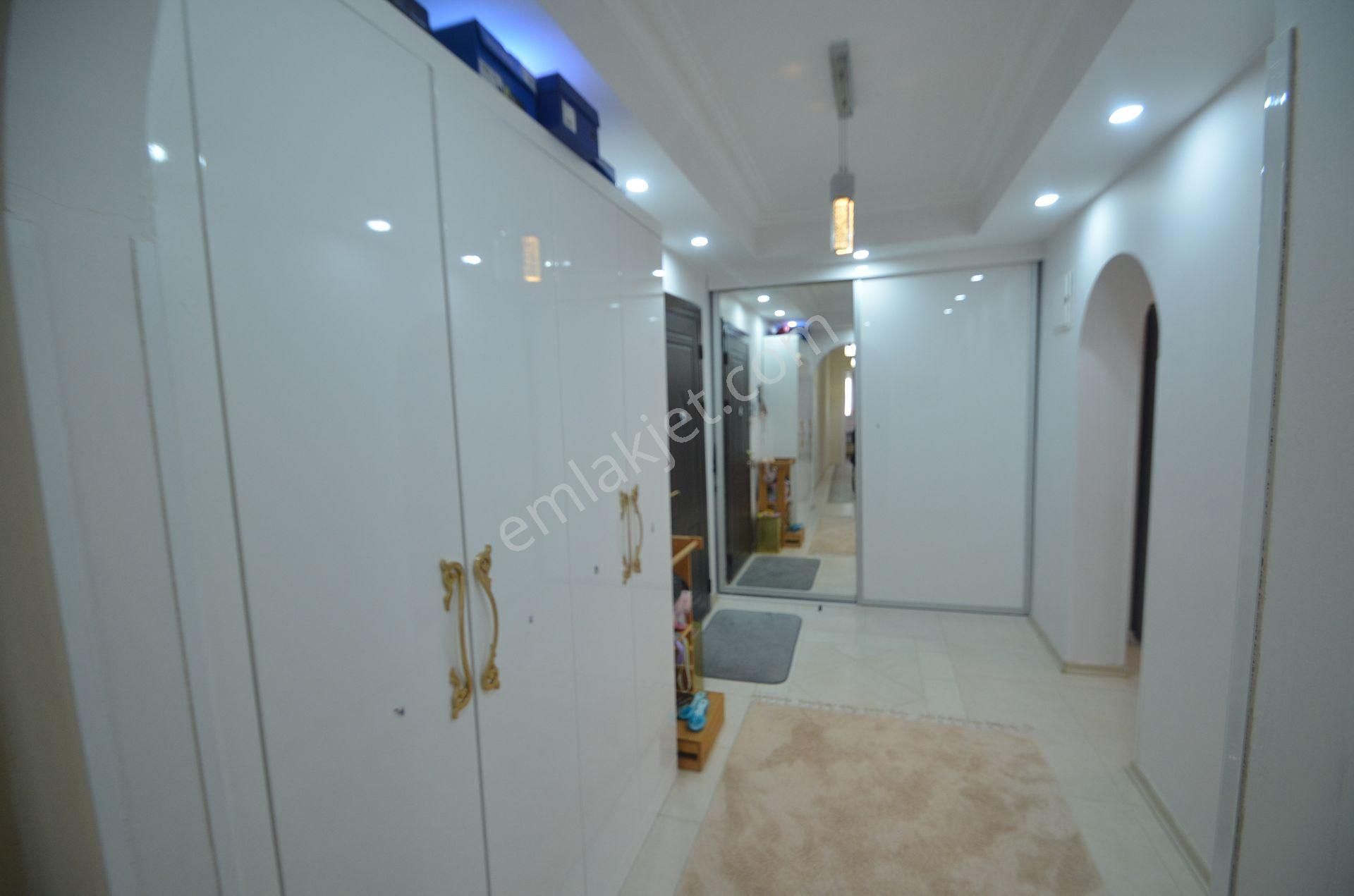 Flamingo'da Tadilatlı, Kilerli, Çift Banyolu Geniş 3+1 Daire - Görsel 28