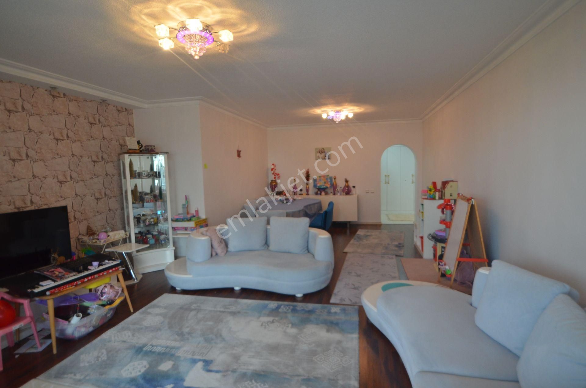 Flamingo'da Tadilatlı, Kilerli, Çift Banyolu Geniş 3+1 Daire - Görsel 9