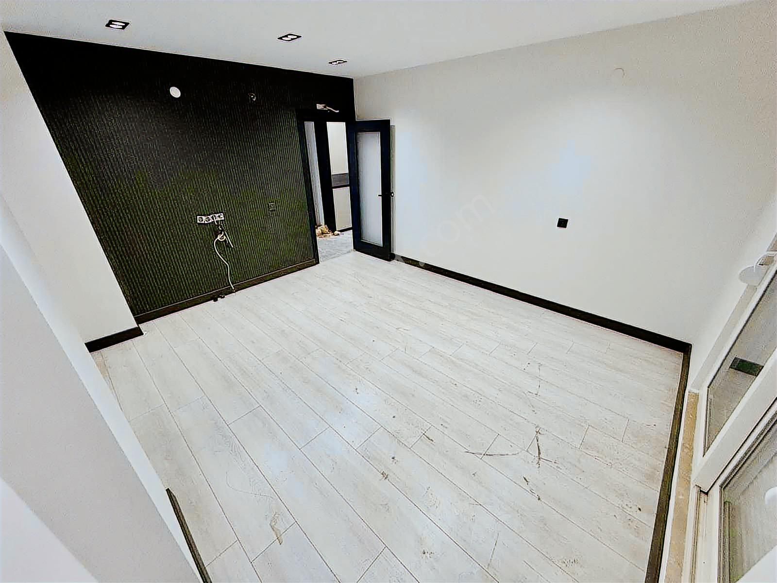 Varsak Aydoğmuşta Cam Balkonlu Köşe Başı Güney Cepheli 2+1 - Görsel 3
