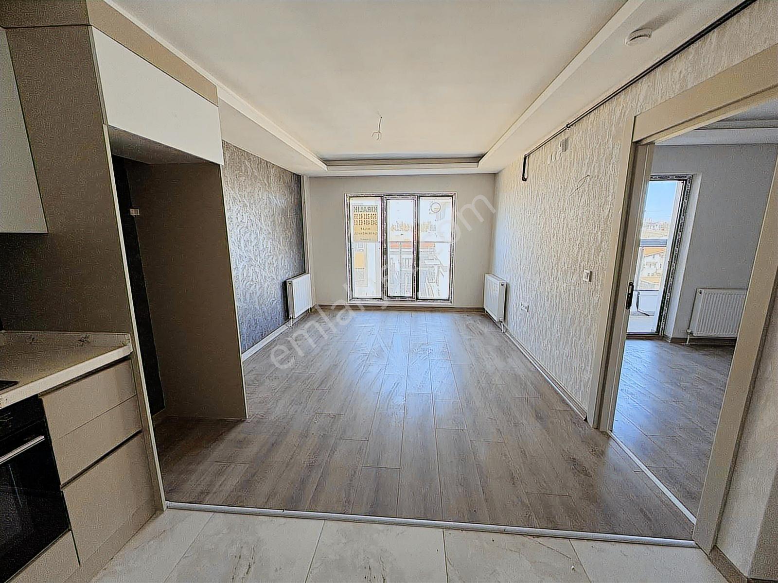 Alaçatı'dan İncek'te Ara Kat Cambalkonlu Bulvar Market Yakını1+1 - Görsel 12