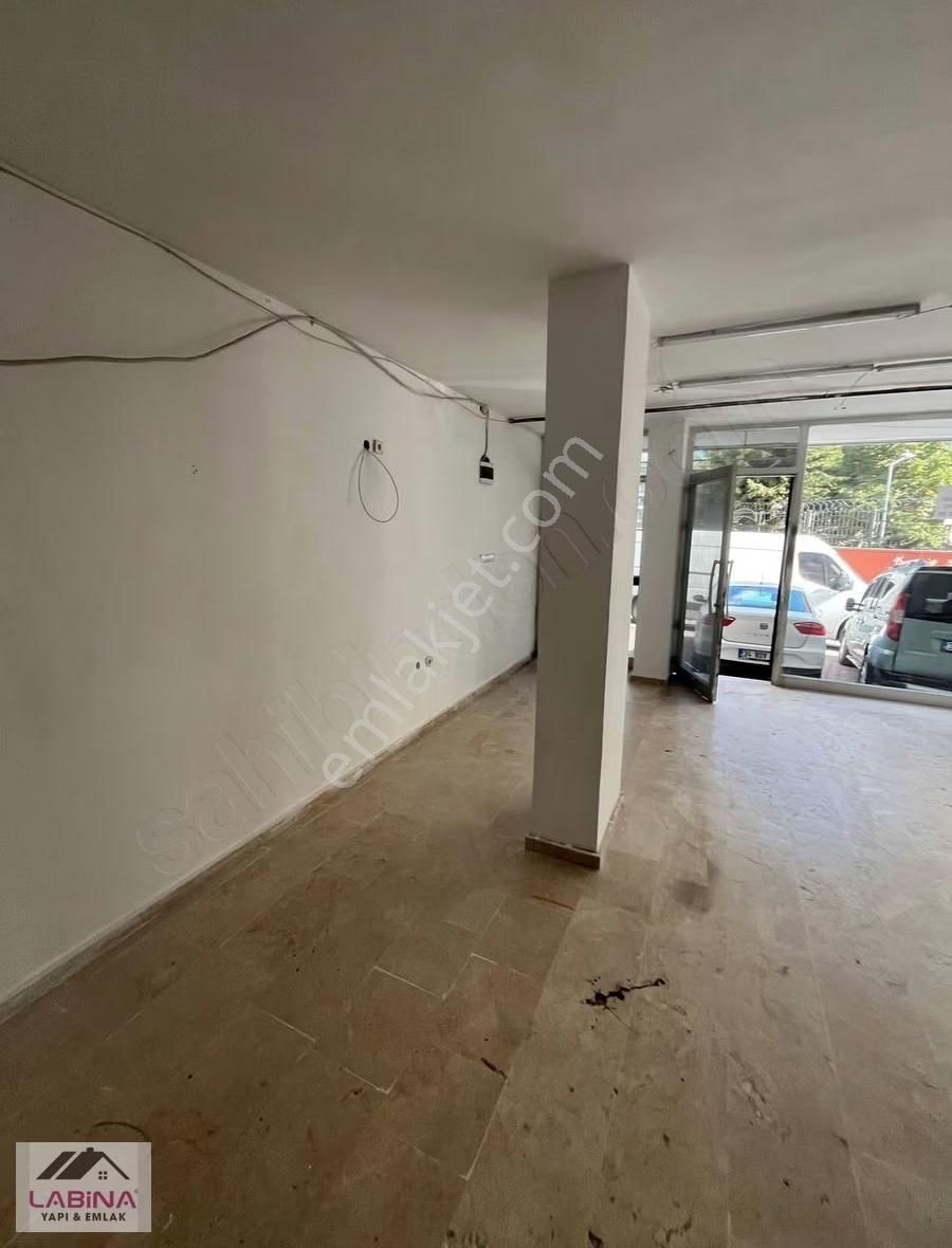 Sefaköy'de Armoniparka Yakın 650 M2 Depolu Kiralık Dükkan - Görsel 2