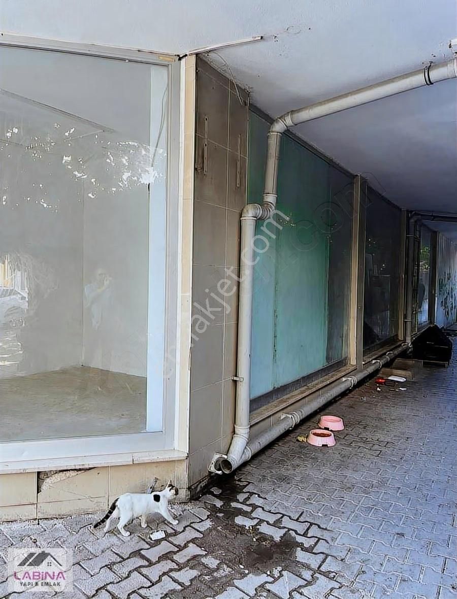 Sefaköy'de Armoniparka Yakın 650 M2 Depolu Kiralık Dükkan - Görsel 14