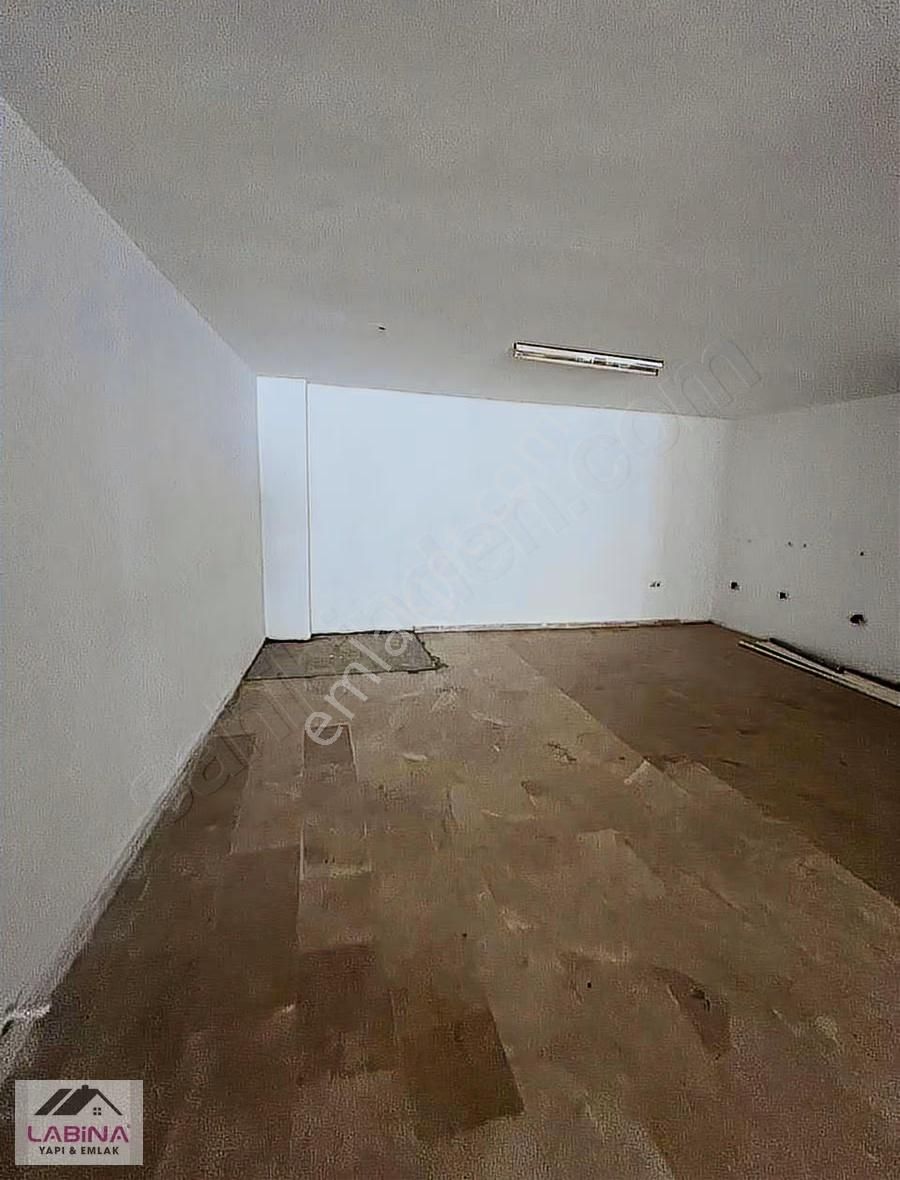 Sefaköy'de Armoniparka Yakın 650 M2 Depolu Kiralık Dükkan - Görsel 16