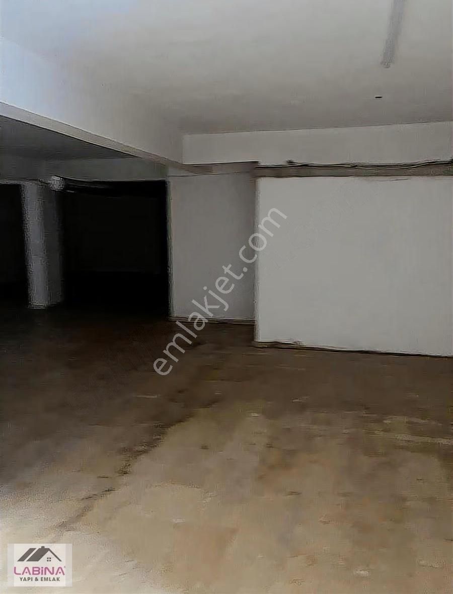 Sefaköy'de Armoniparka Yakın 650 M2 Depolu Kiralık Dükkan - Görsel 24