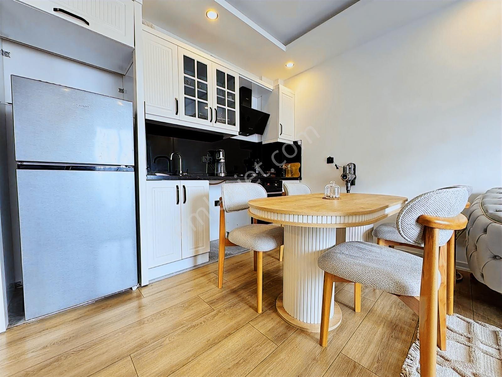 Aksu Altıntaşta Havuz Cepheli Full Eşyalı İskanlı 1+1 Kiralık - Görsel 10