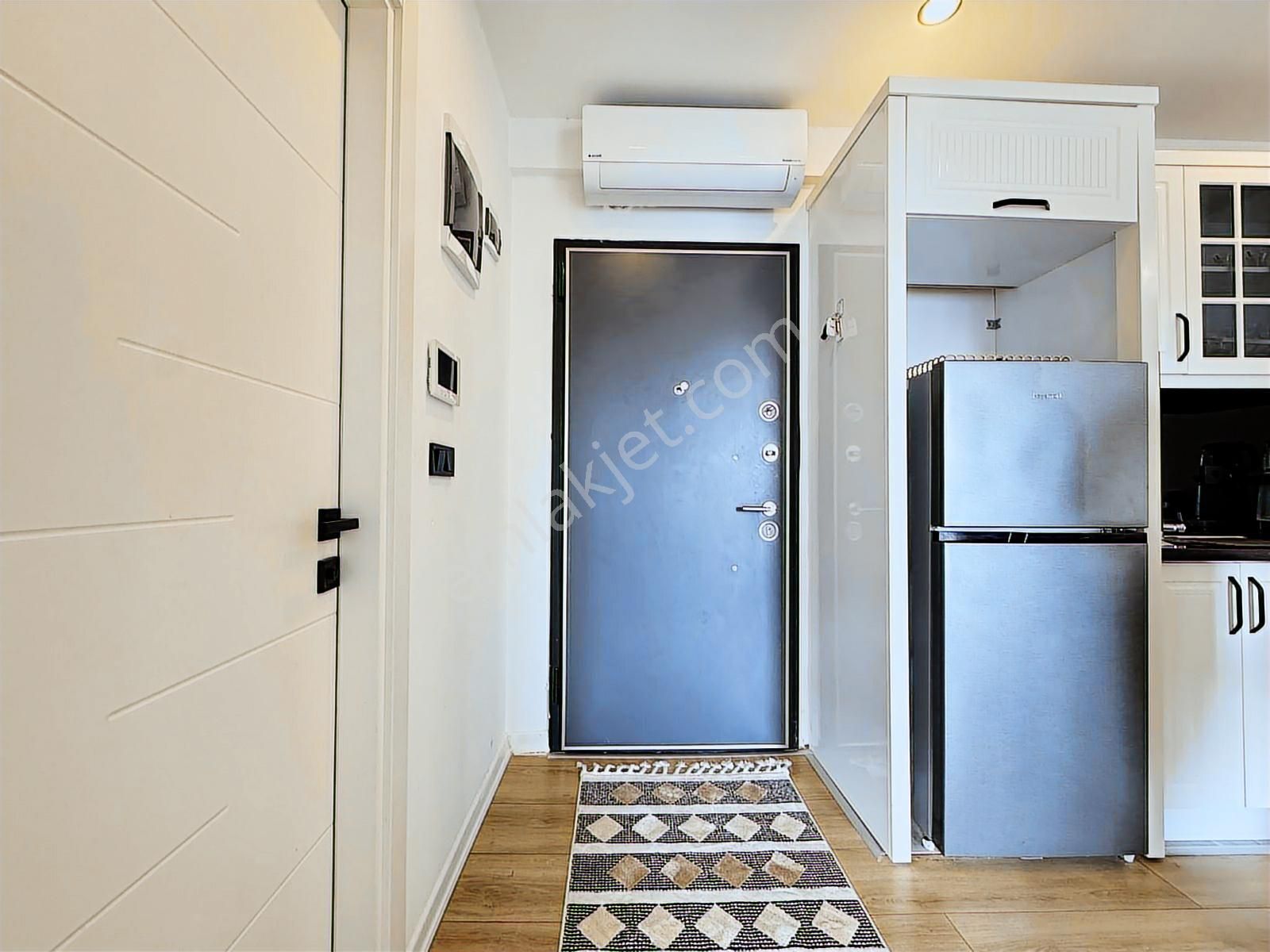 Aksu Altıntaşta Havuz Cepheli Full Eşyalı İskanlı 1+1 Kiralık - Görsel 18