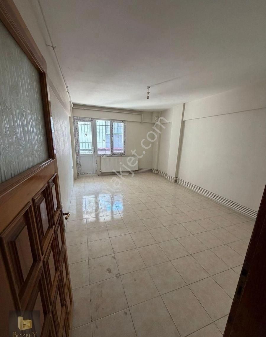 Bozbey Emlak'tan Buca Fırat Mah. 2+1 110 M2 Kapalı Mutfak D.gazlı Kiralık Ferah Daire - Görsel 2