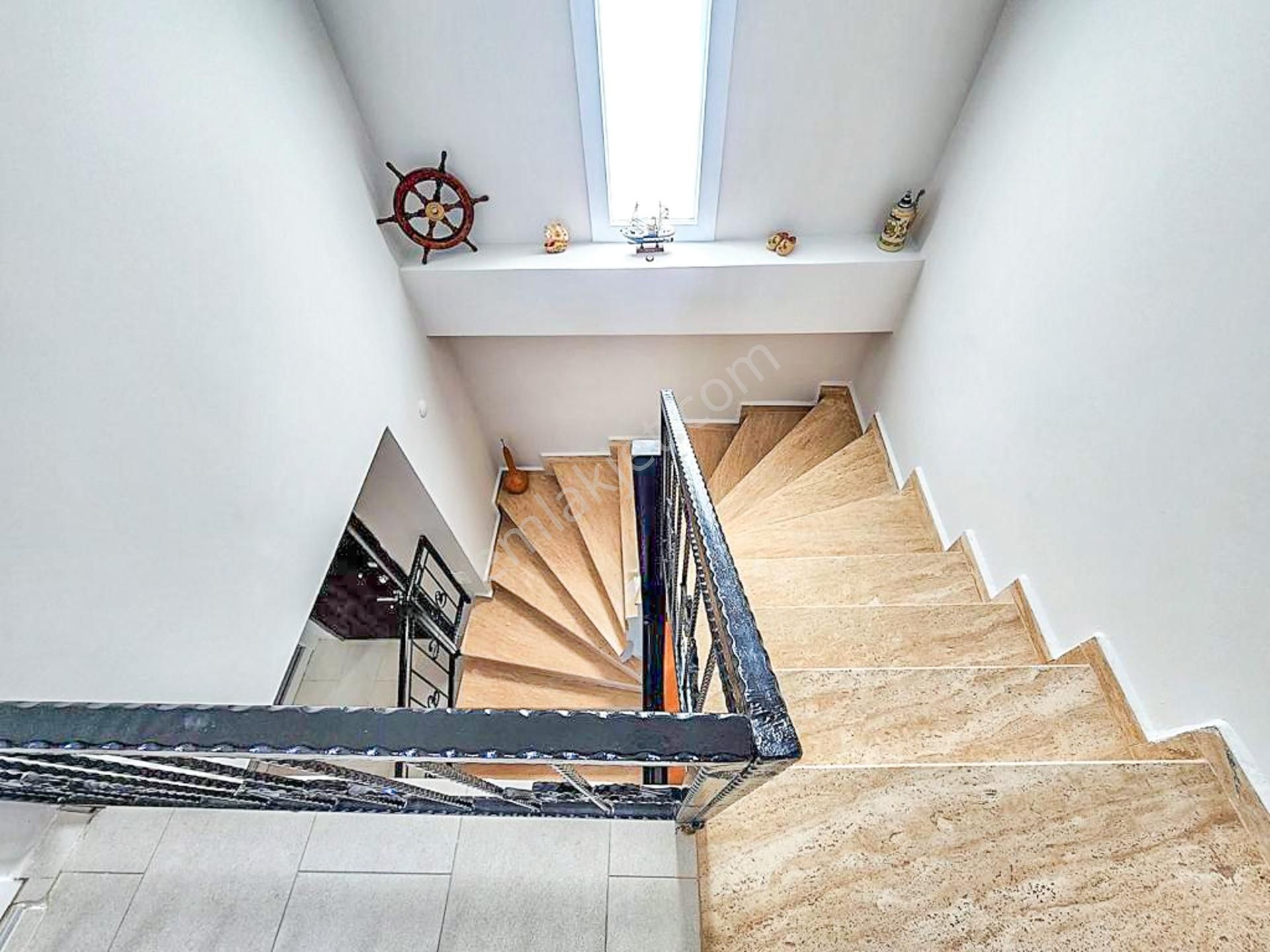 Adabükü Nde Harika Deniz Manzaralı Tripleks Villa - Görsel 22