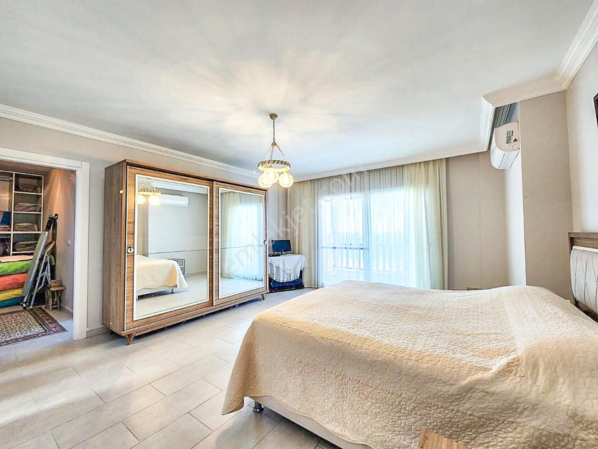 Adabükü Nde Harika Deniz Manzaralı Tripleks Villa - Görsel 17