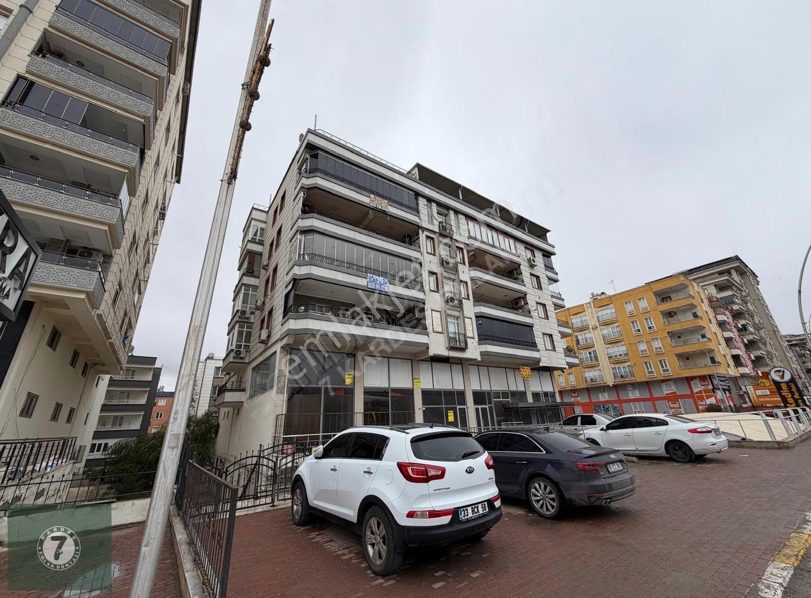 7 Kardeş Emlak'tan Ana Yol Üzeri Satılık 4+1