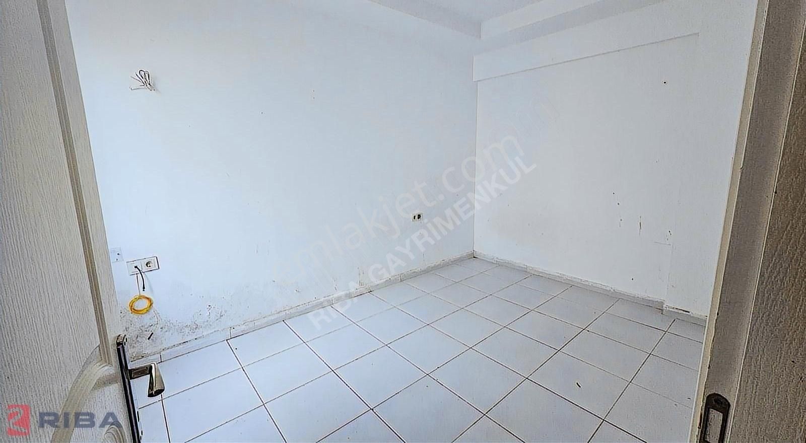 İbrahim Barak'tan Kundu'da Çift Havuzlu Sitede 1+1 Bahce Katı - Görsel 4