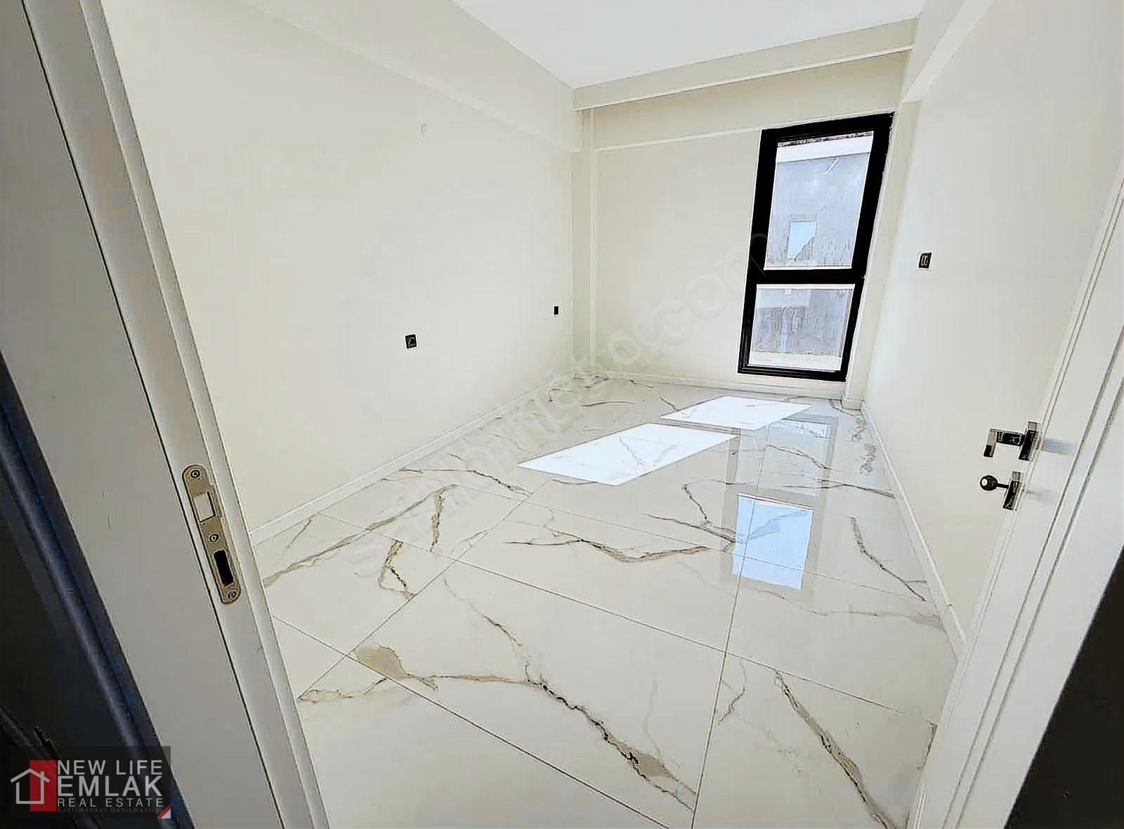 Kuşadası Deniz Manzaralı 3+1 Salon Mutfak Ayrı Kiralık Daire - Görsel 2
