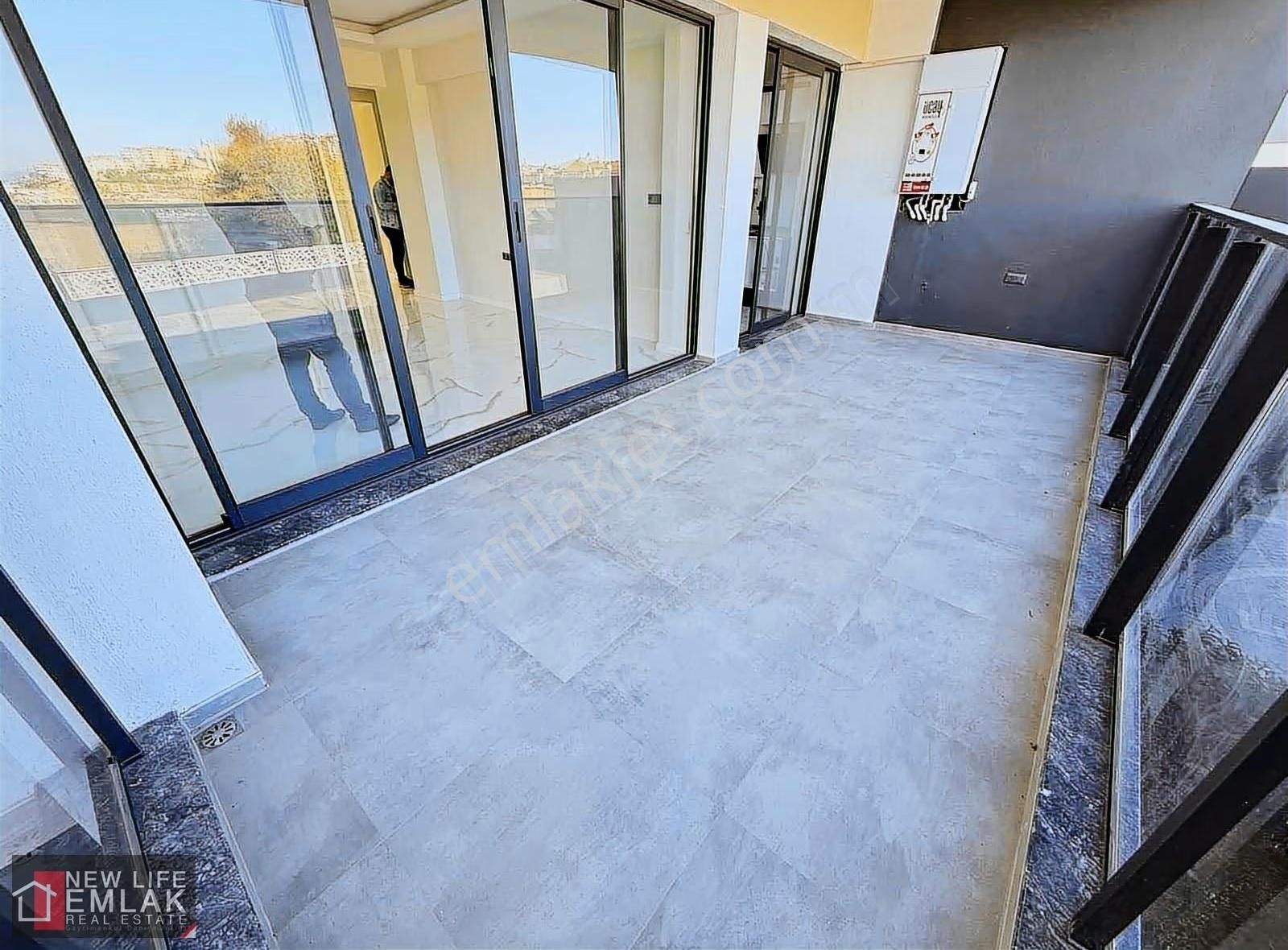 Kuşadası Deniz Manzaralı 3+1 Salon Mutfak Ayrı Kiralık Daire - Görsel 22