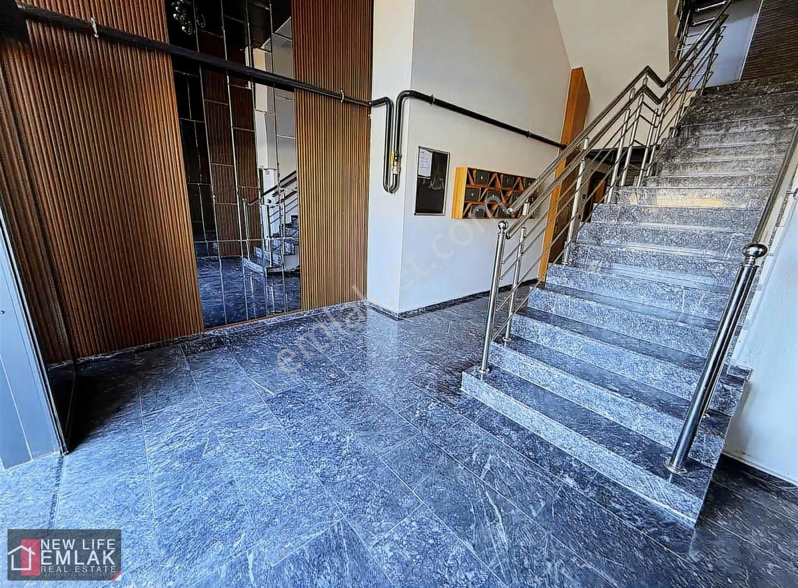 Kuşadası Deniz Manzaralı 3+1 Salon Mutfak Ayrı Kiralık Daire - Görsel 6