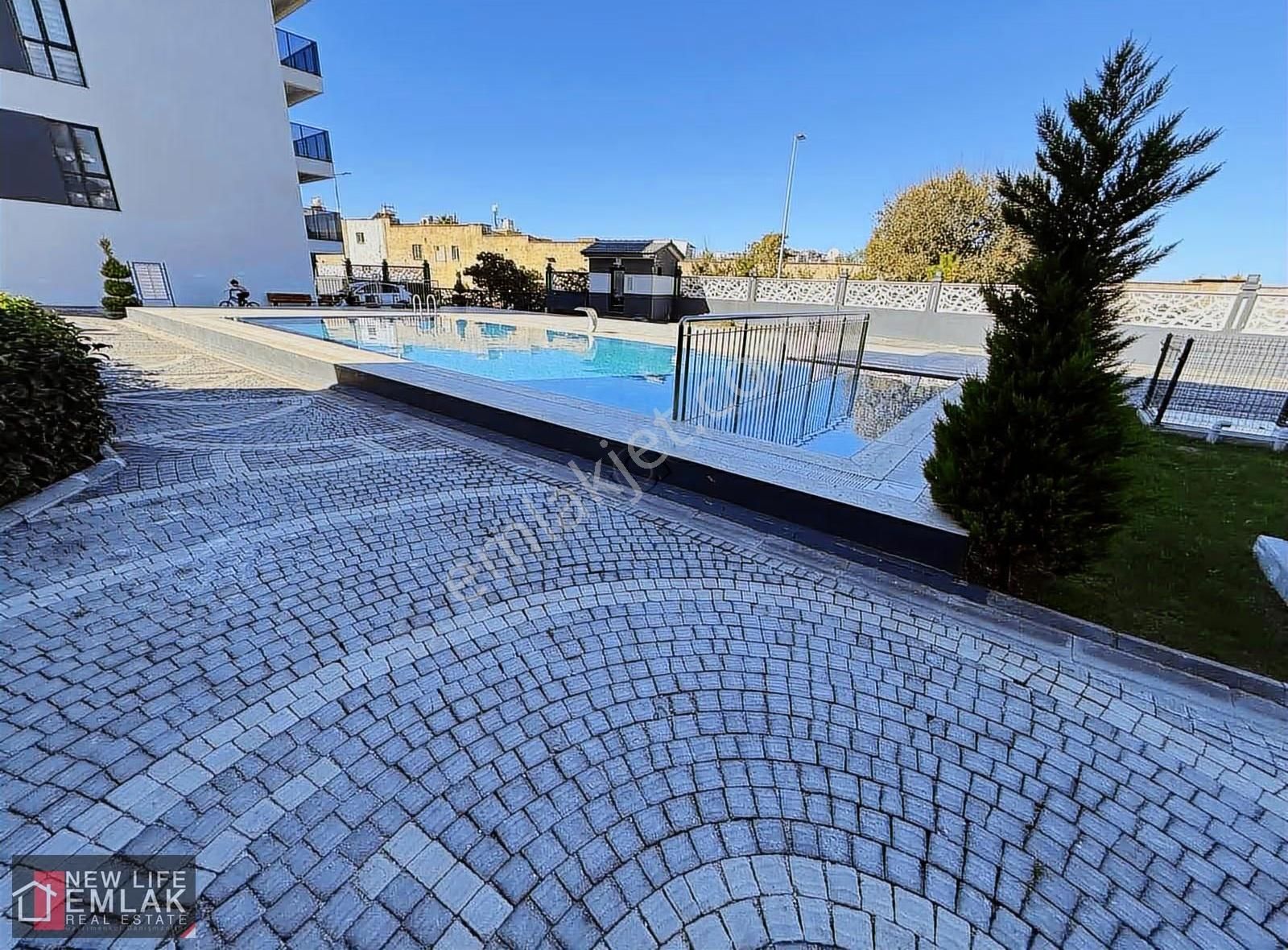 Kuşadası Deniz Manzaralı 3+1 Salon Mutfak Ayrı Kiralık Daire