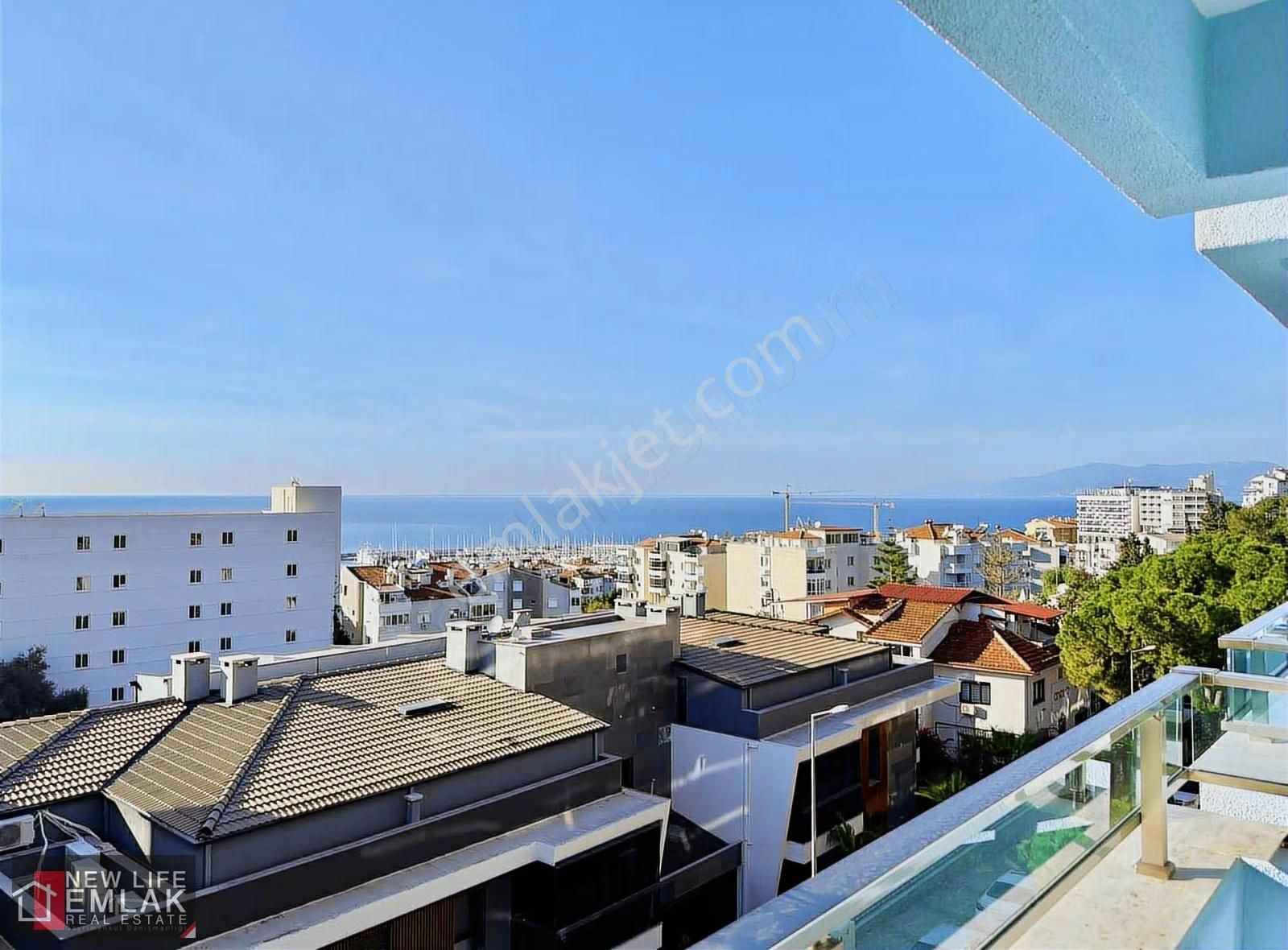 Kuşadası Marina Bölgesinde Deniz Manzaralı 1+1 Satılık Daire - Görsel 4