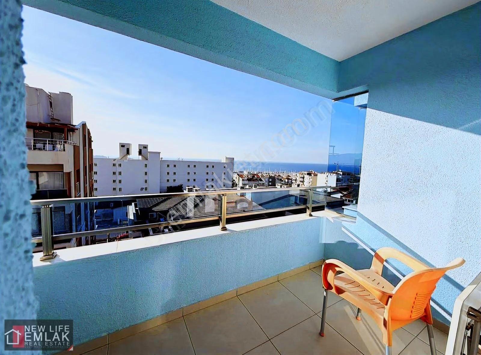 Kuşadası Marina Bölgesinde Deniz Manzaralı 1+1 Satılık Daire - Görsel 9