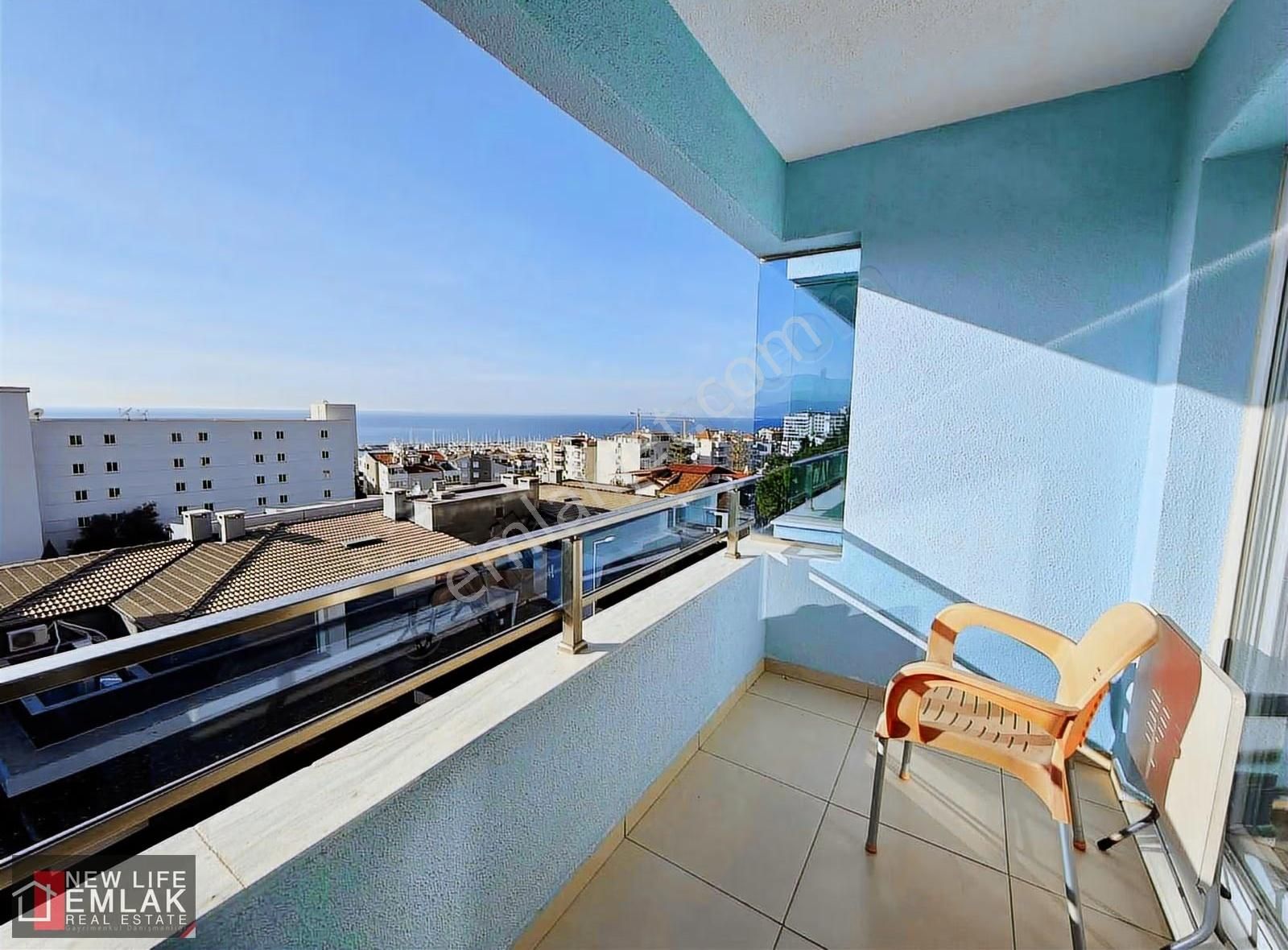 Kuşadası Marina Bölgesinde Deniz Manzaralı 1+1 Satılık Daire - Görsel 14