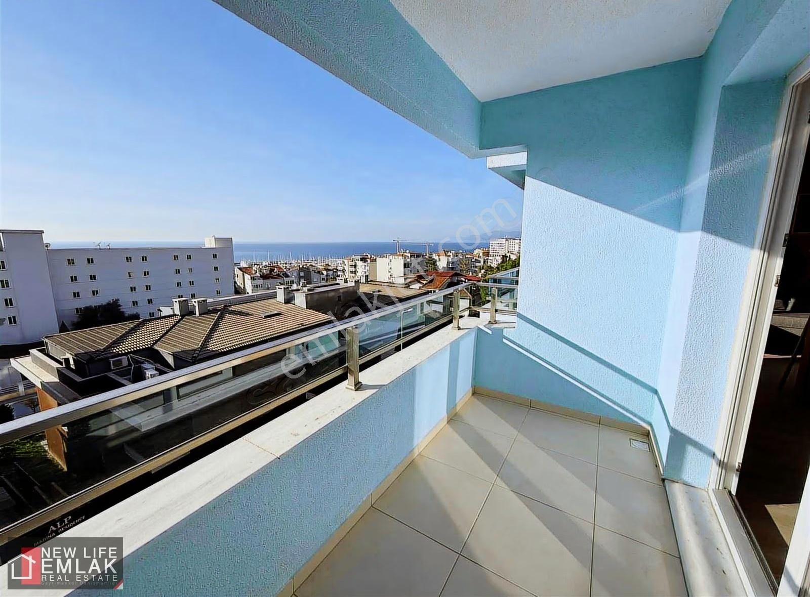 Kuşadası Marina Bölgesinde Deniz Manzaralı 1+1 Satılık Daire - Görsel 6