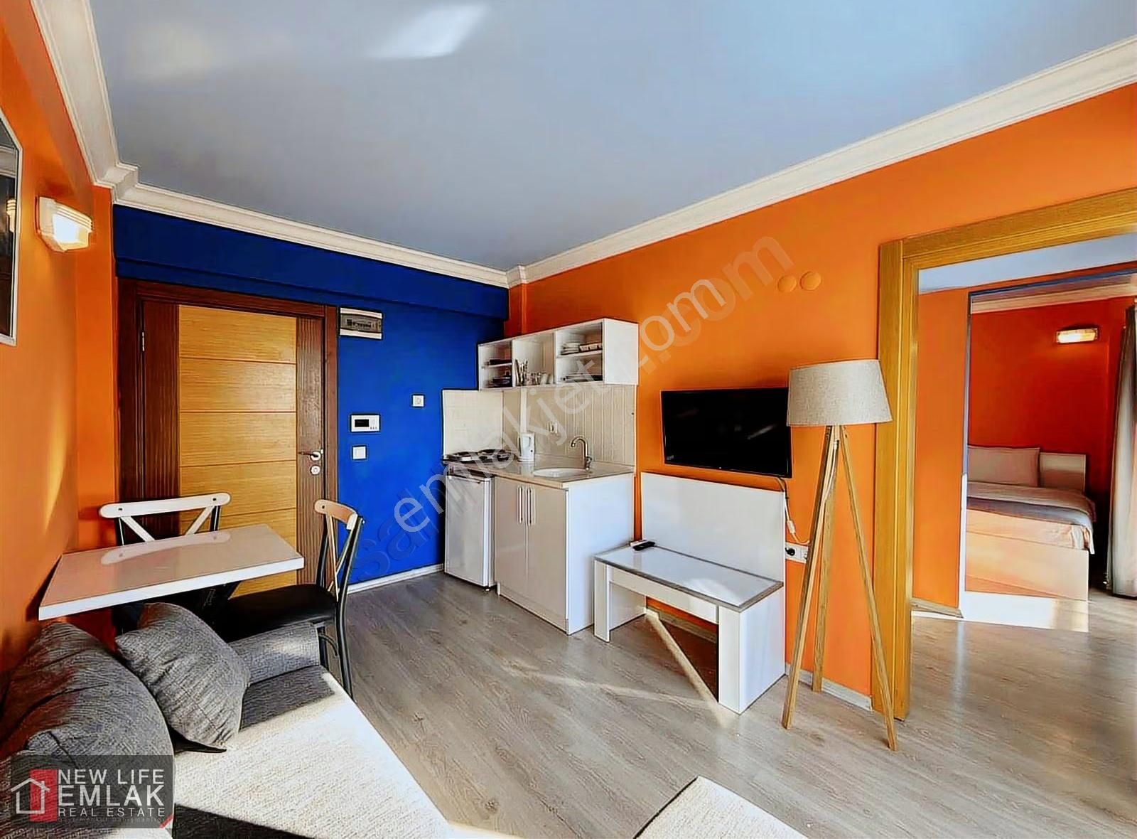 Kuşadası Marina Bölgesinde Deniz Manzaralı 1+1 Satılık Daire