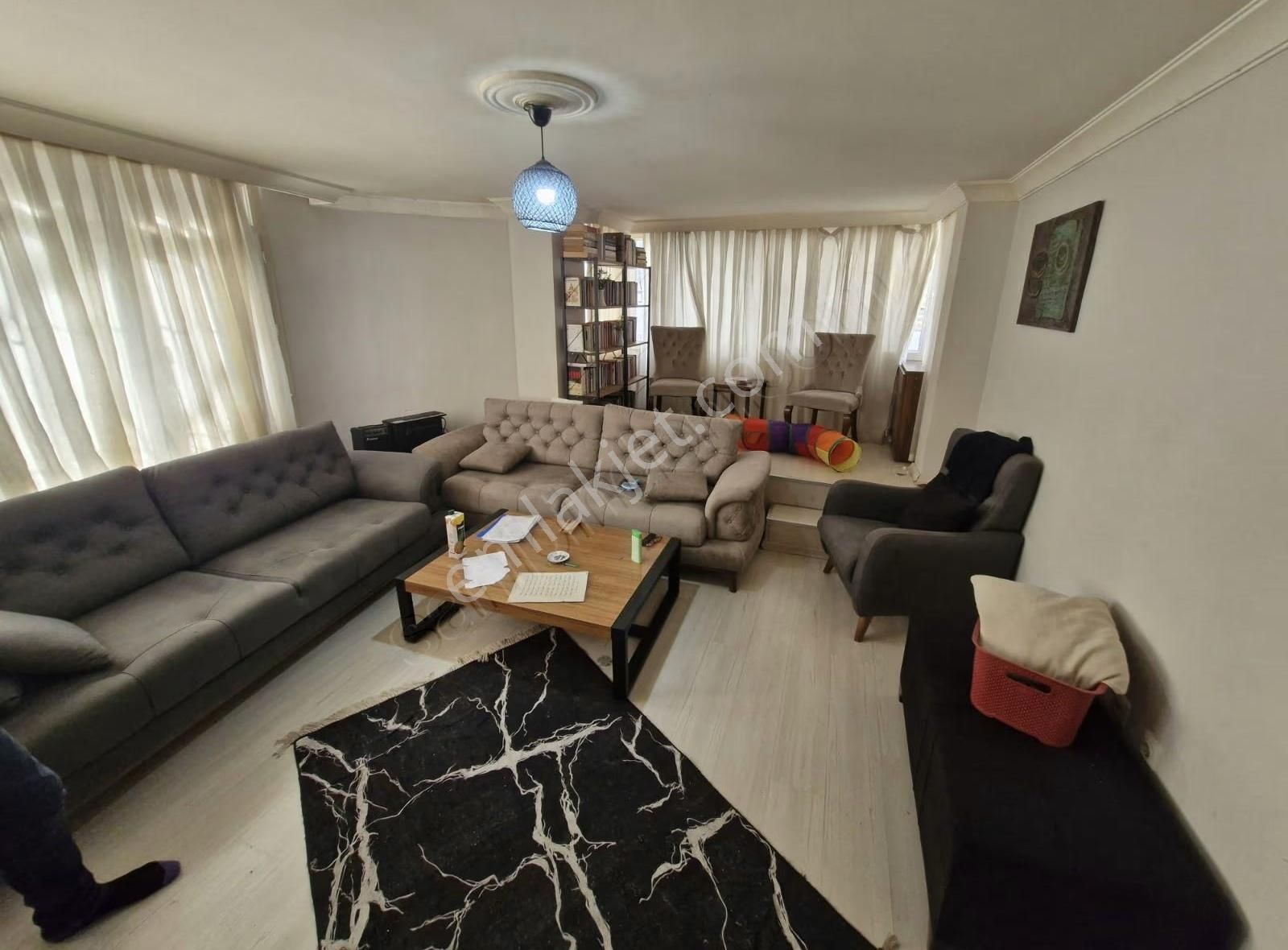 Metroya Yürüme Mesafesinde 2+1 Bakımlı Daire