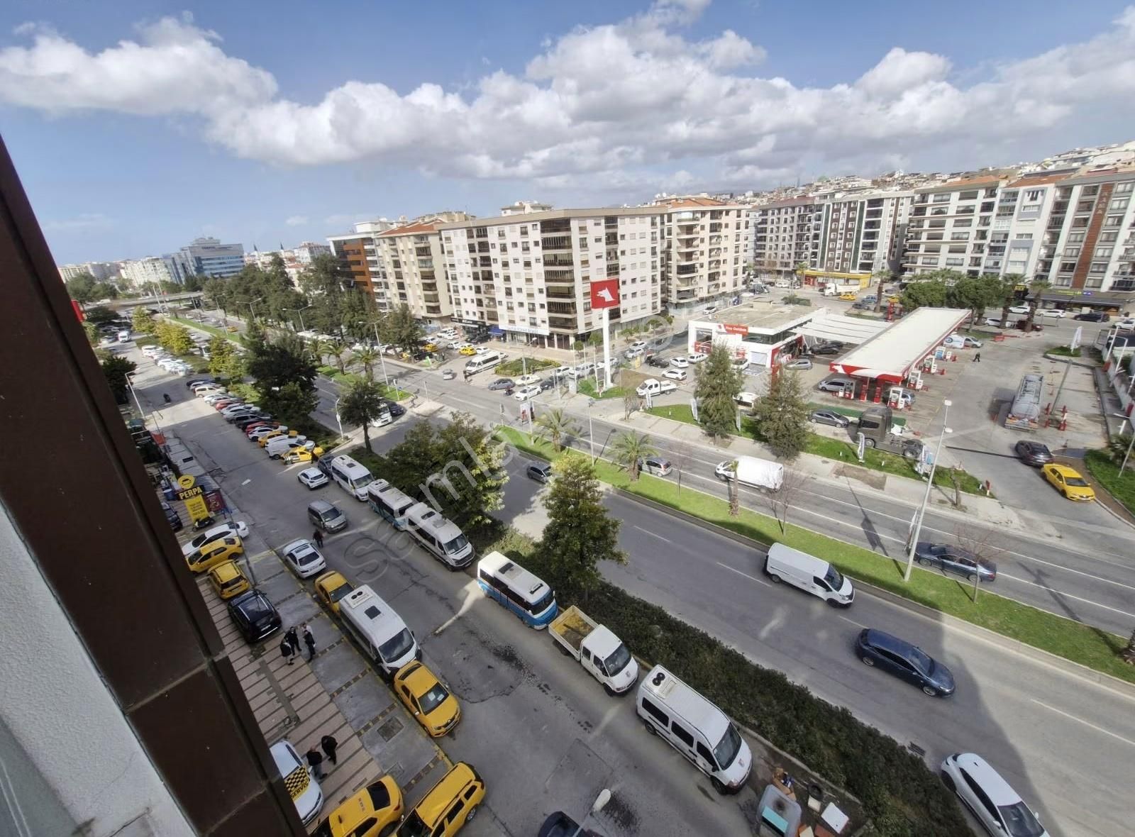 Metroya Hastaneye Marketlere İzmirpark Avm Ye Yürüme Mesafesinde