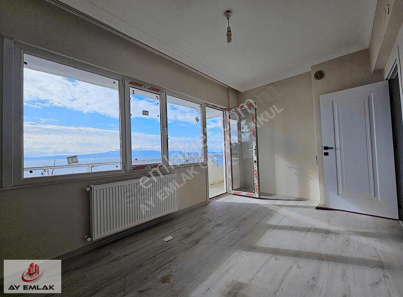 Ay Emlak'tan Armutlu İskele'de Denize Sıfır Konum Masrafsız 2+1 - Görsel 21