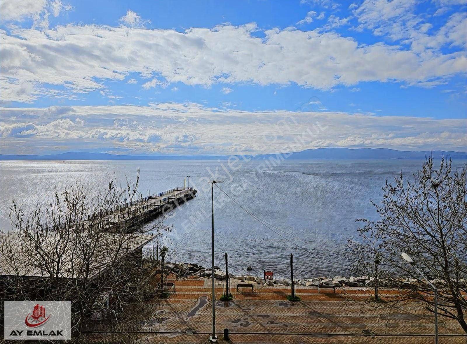 Ay Emlak'tan Armutlu İskele'de Denize Sıfır Konum Masrafsız 2+1