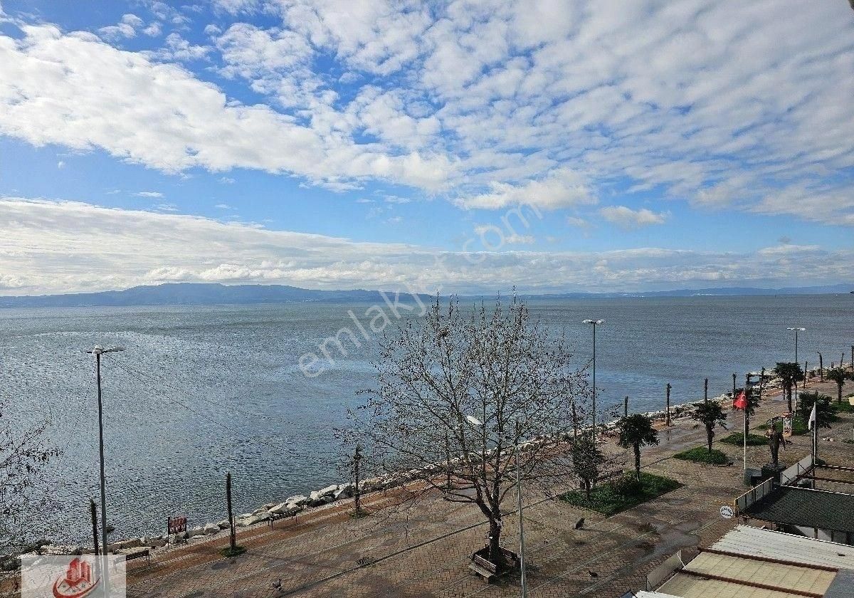 Ay Emlak'tan Armutlu İskele'de Denize Sıfır Konum Masrafsız 2+1 Daire - Görsel 24