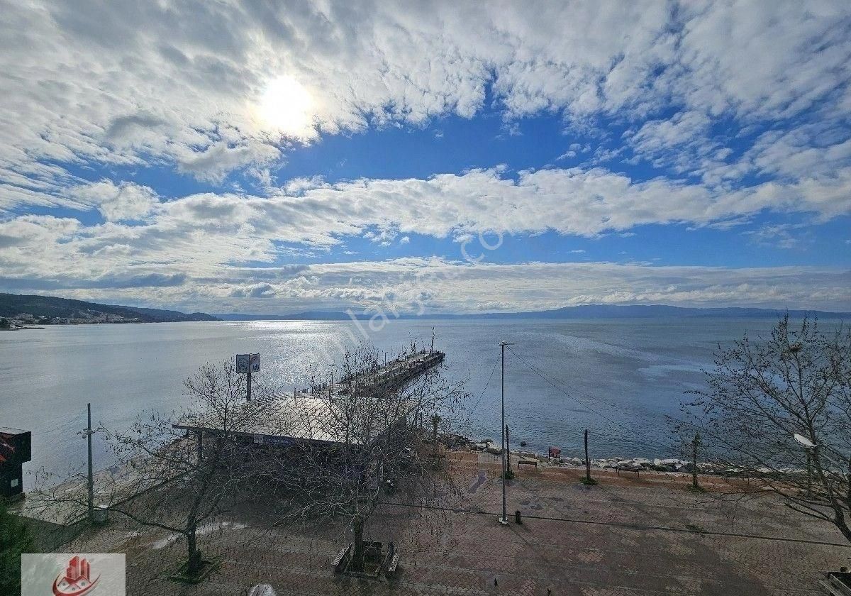 Ay Emlak'tan Armutlu İskele'de Denize Sıfır Konum Masrafsız 2+1 Daire - Görsel 15