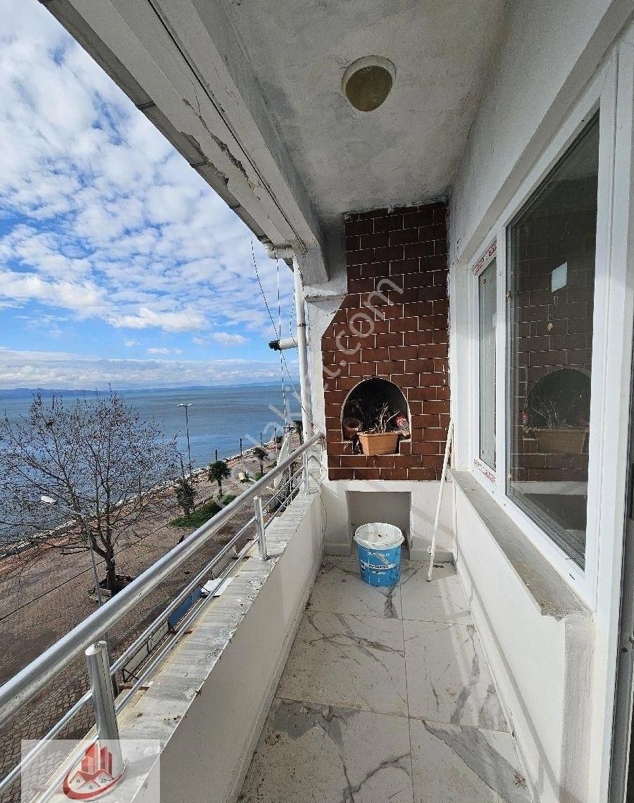 Ay Emlak'tan Armutlu İskele'de Denize Sıfır Konum Masrafsız 2+1 Daire - Görsel 3