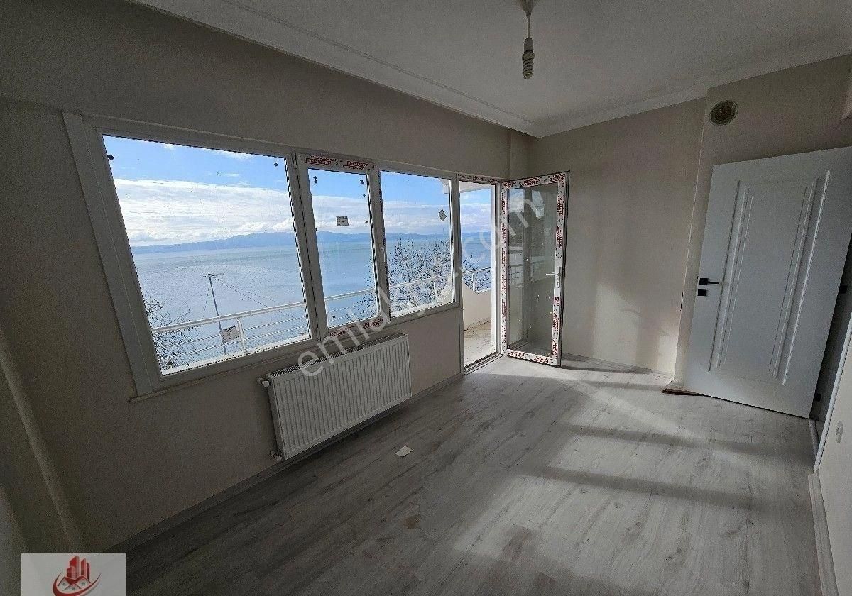 Ay Emlak'tan Armutlu İskele'de Denize Sıfır Konum Masrafsız 2+1 Daire - Görsel 9