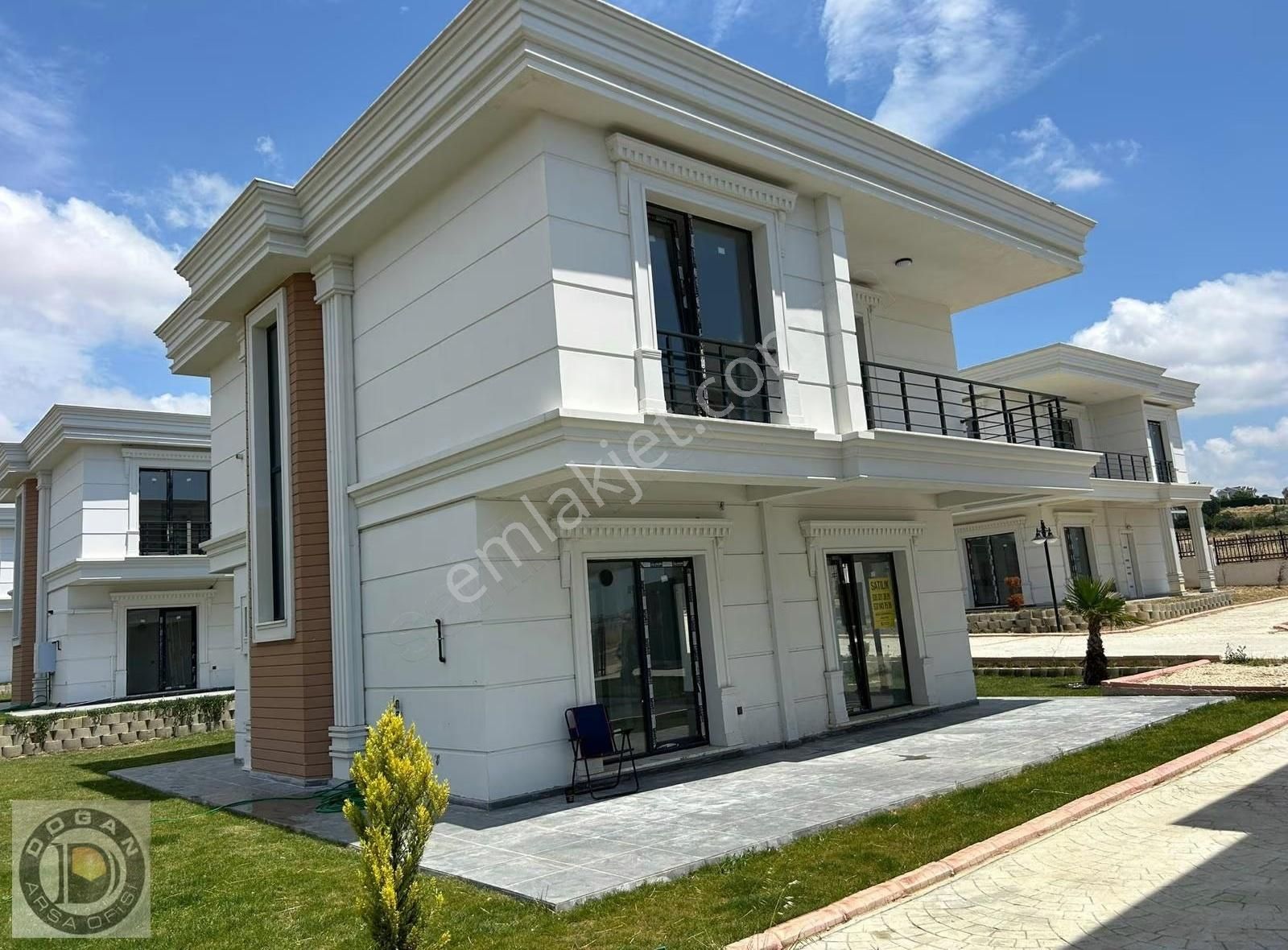 Büyükçekmece Celaliyede Satılık Site İçinde Sıfır Villa