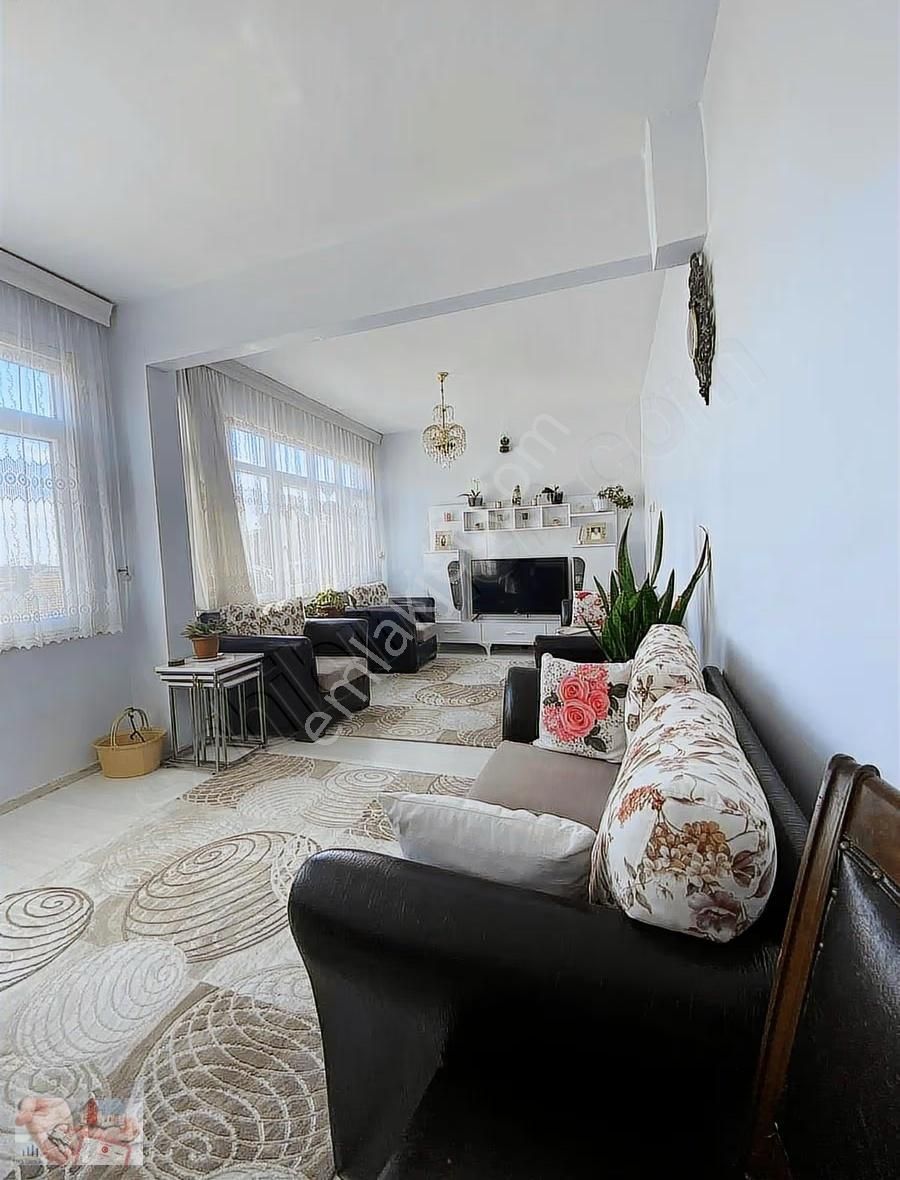 Çapa Şehremini'de Satılık 2+1 Daire - Görsel 2