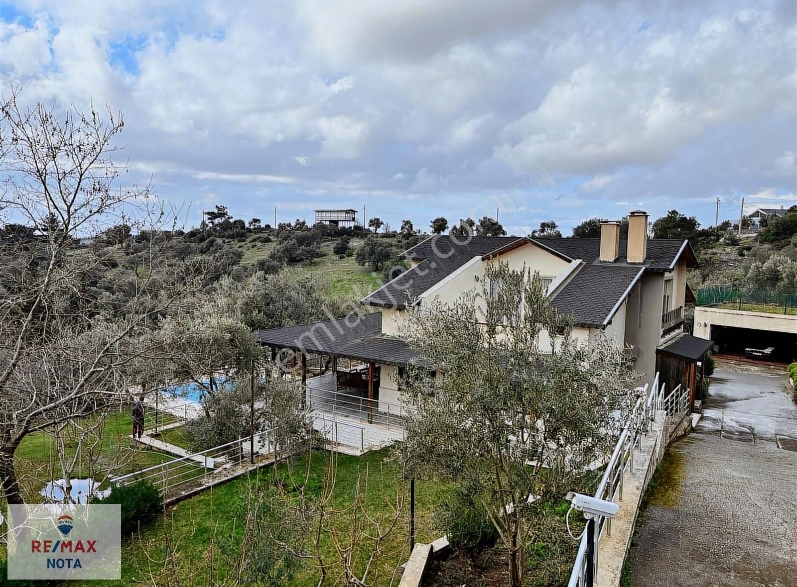 Buca Kaynaklarda Havuzlu Villalı Satılık Arazi (müstakil Tapu) - Görsel 3