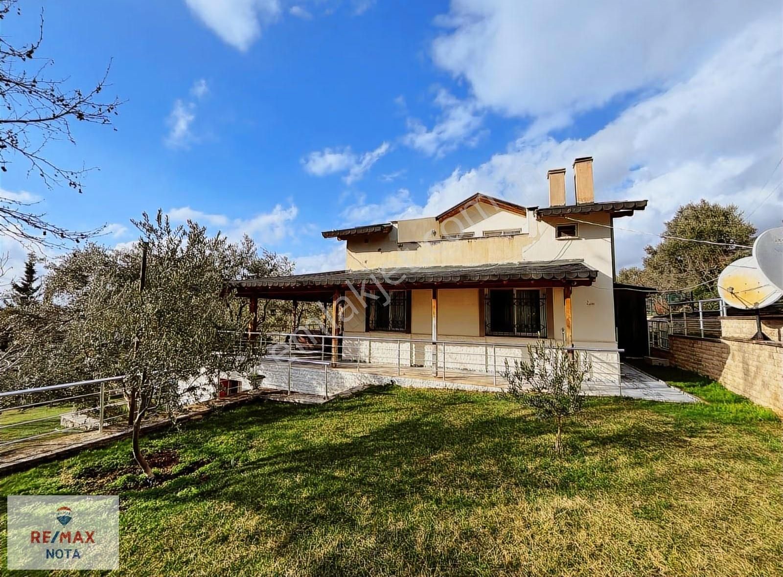 Buca Kaynaklarda Havuzlu Villalı Satılık Arazi (müstakil Tapu)