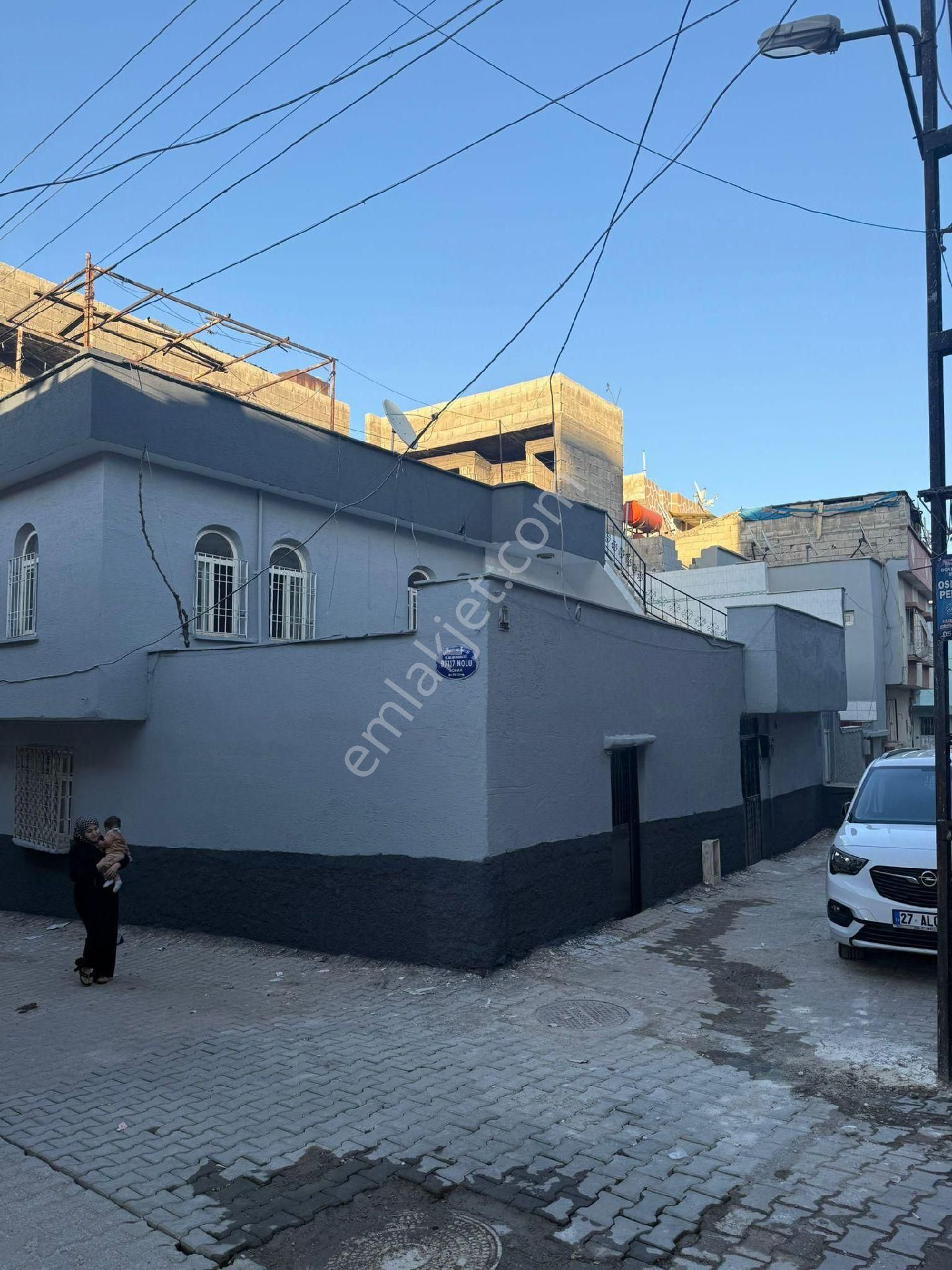 Ünaldıda Satılık 2.5katlı Müstakil Bina