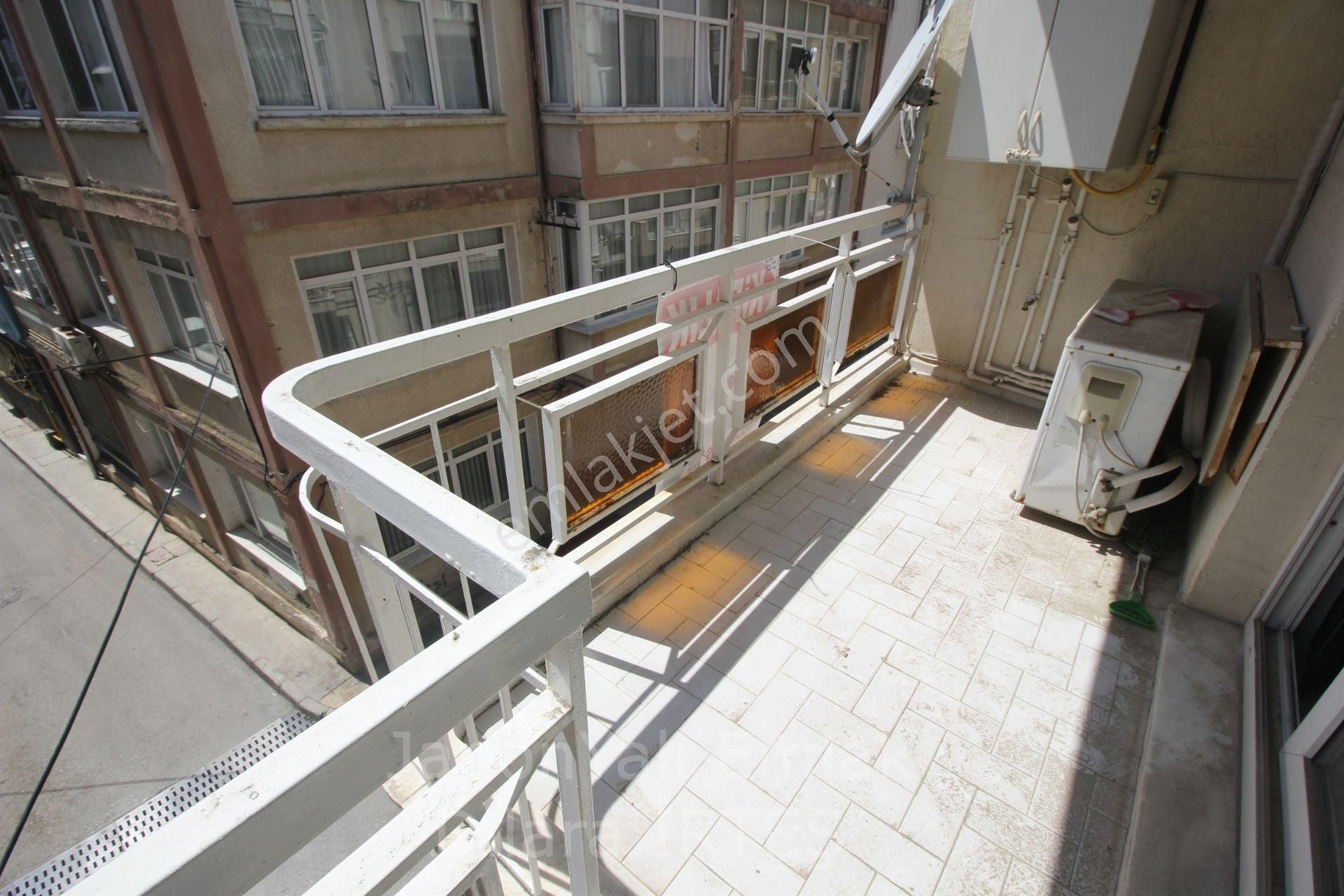 Güzelyalı’da Yokuşsuz Full Eşyalı Ara Kat Kiralık Daire - Görsel 7