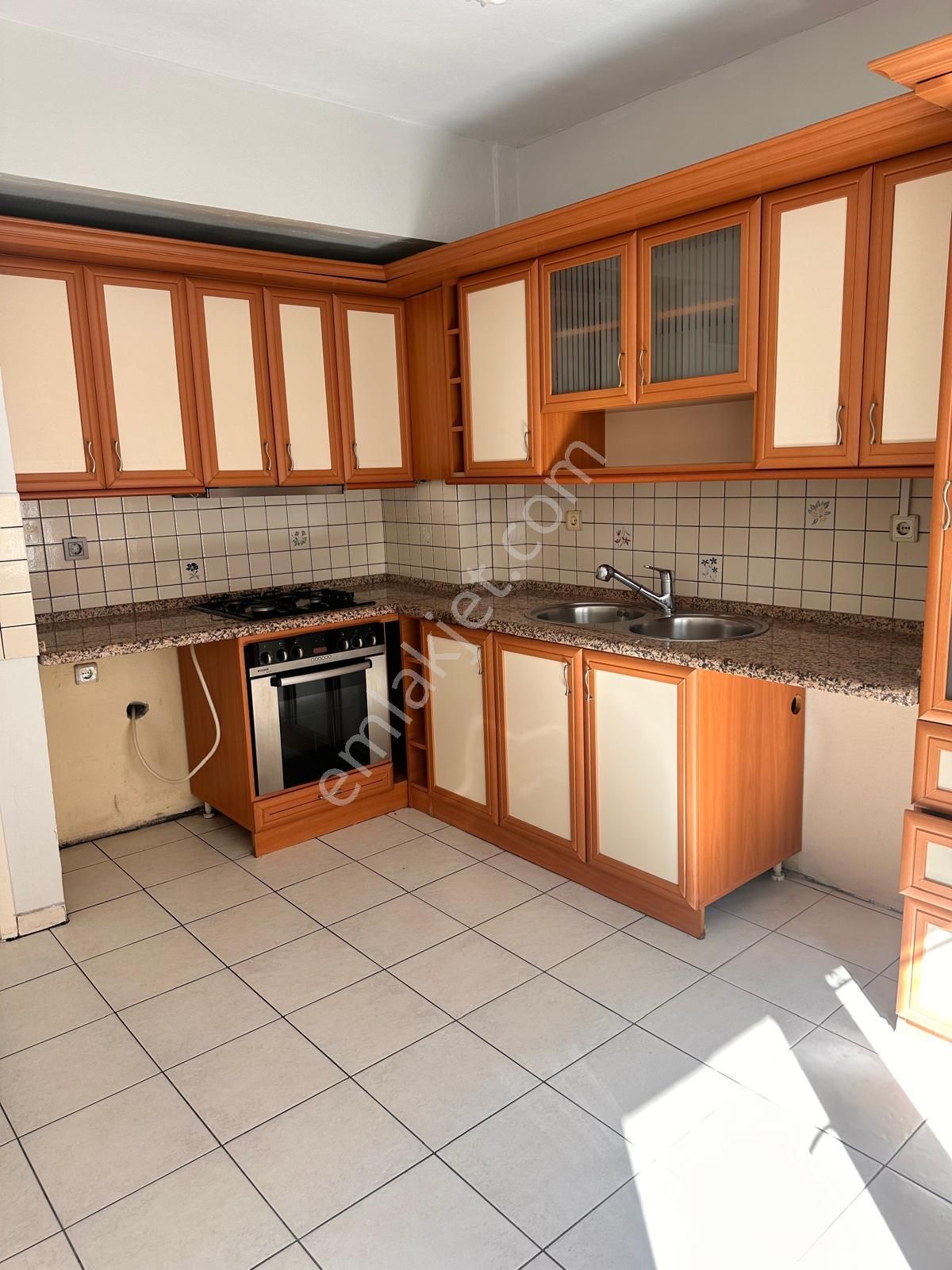 Balçova Merkezde Kiralık Geniş Ve Ferah 3+1 Daire - Görsel 5