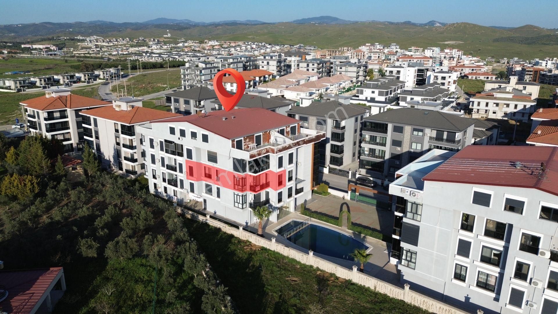 Seferihisar Necat Hepkon Mahallesi’nde Havuzlu Site İçerisinde Satılık 3+1 Daire