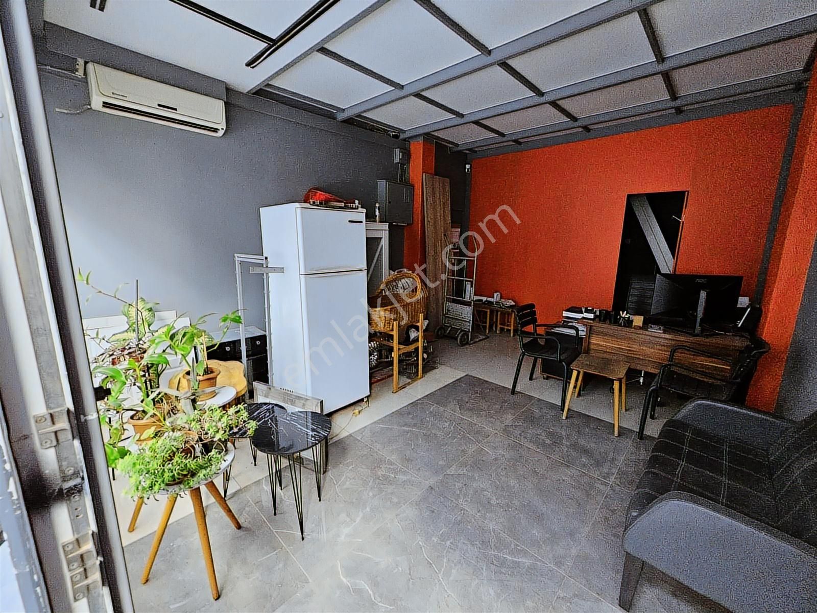 Kocamustafapaşa Merkeze Yakın Asma Katlı 50mk Dükkan 18.000tl