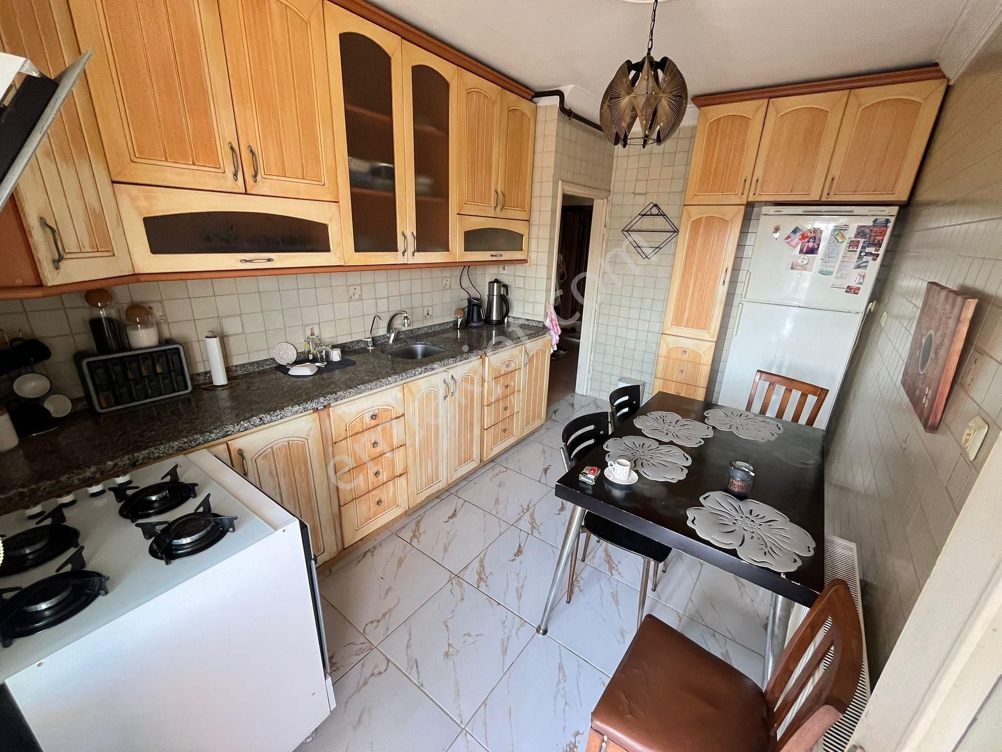 5+1 Güzelyalı Hasarsız 10-10 Katı 3banyo 235m2 Dgaz Kapalı Mutfak Sabahtan Akşama Güneş İçinde