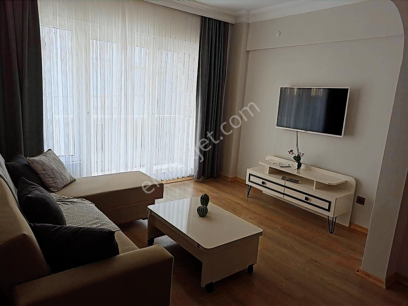 Moda Rızapaşa Sok 2+1 Full Eşyalı Balkonlu Kombili 1.kat Kiralık