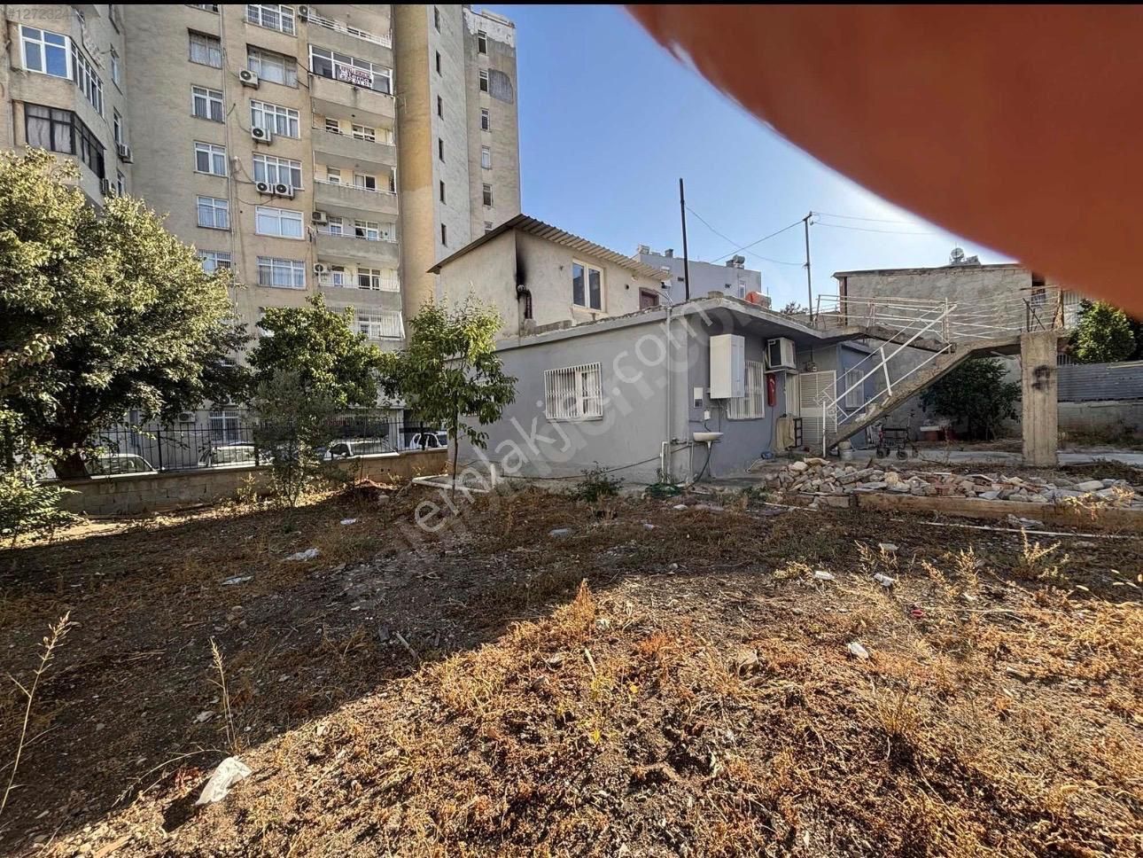 Yeşilyurt Mahallesinde Büyük Bahçeli Tek Katlı Satılık Müstakil