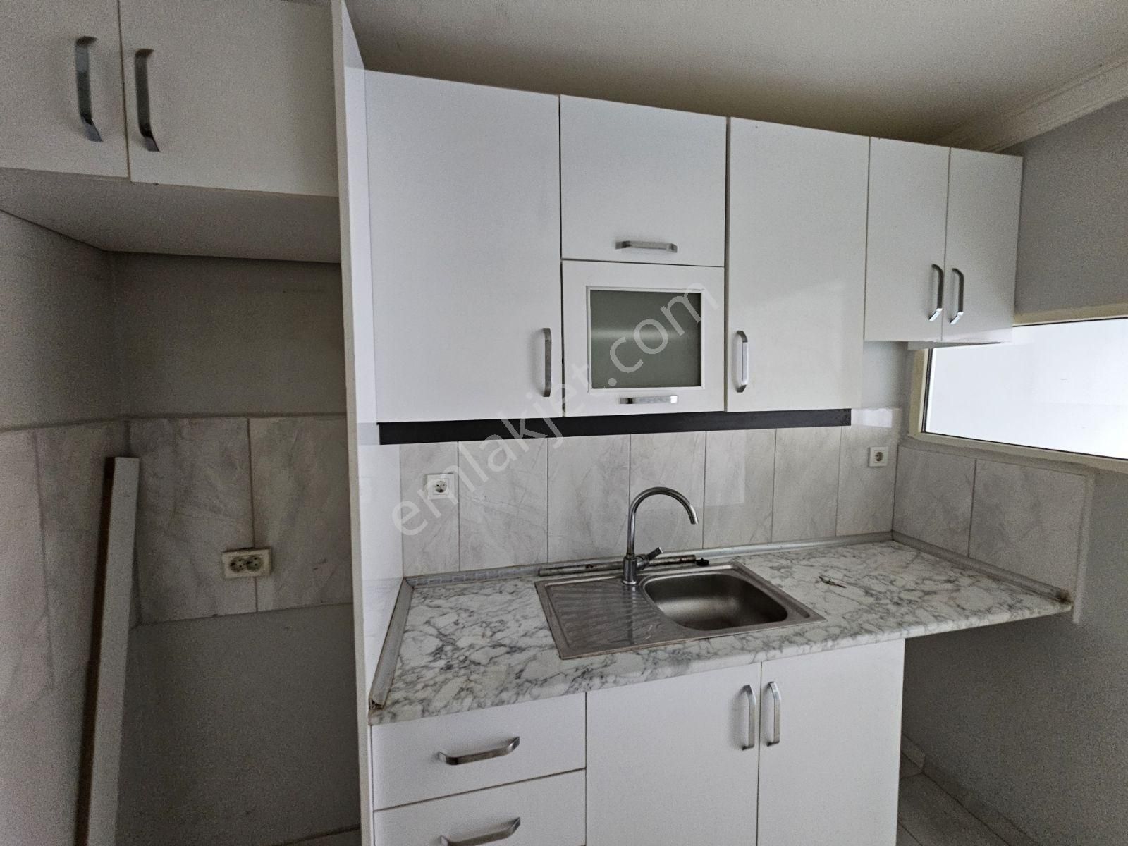 Kocamustafapaşa 1.kat 20mk Tek Oda Stüdyo Daire 13.000tl - Görsel 3